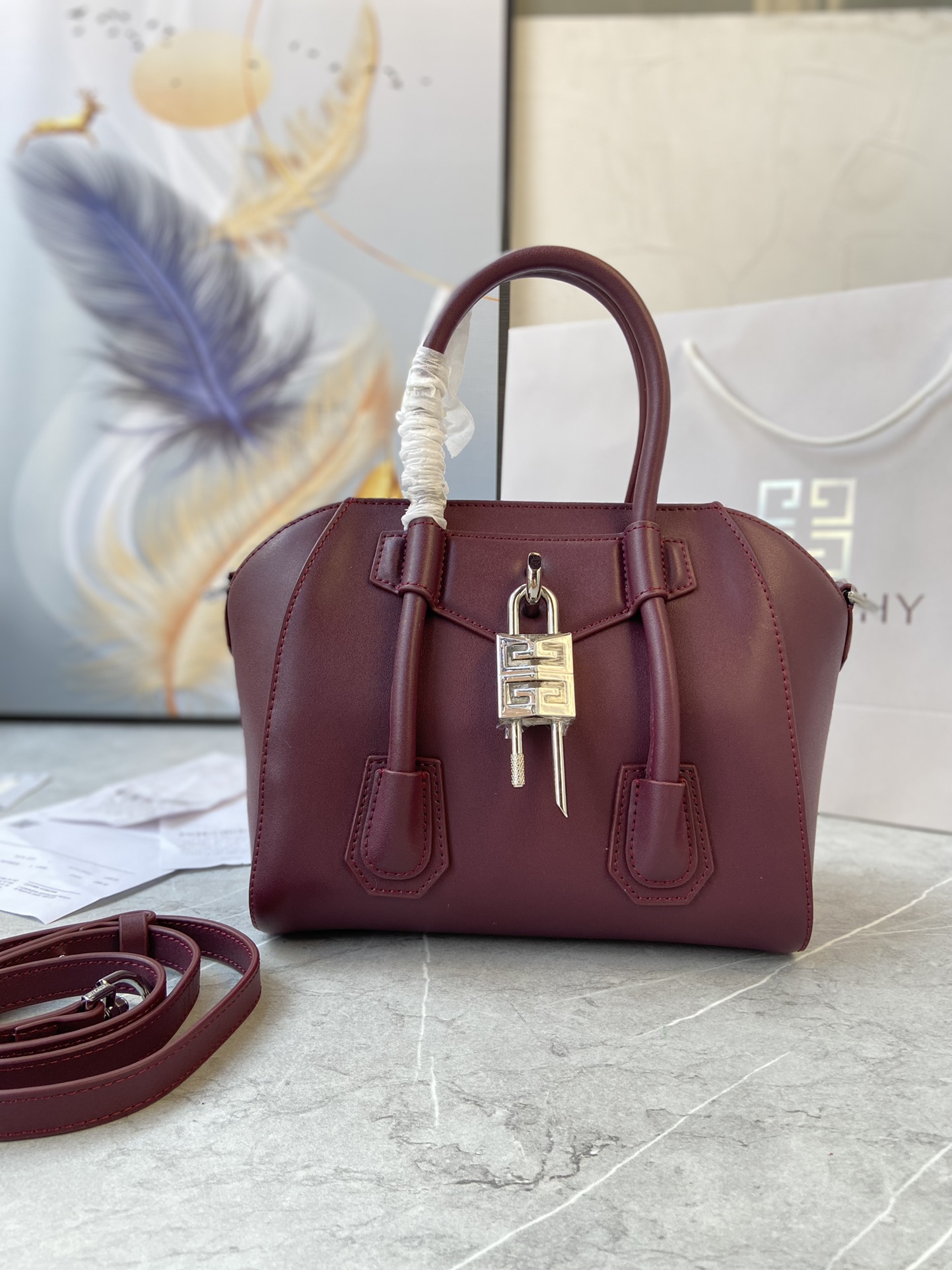 Gucci 新款手提包• MINI ANTIGONA LOCK BAG IN BOX LEATHER 法国 BOX皮