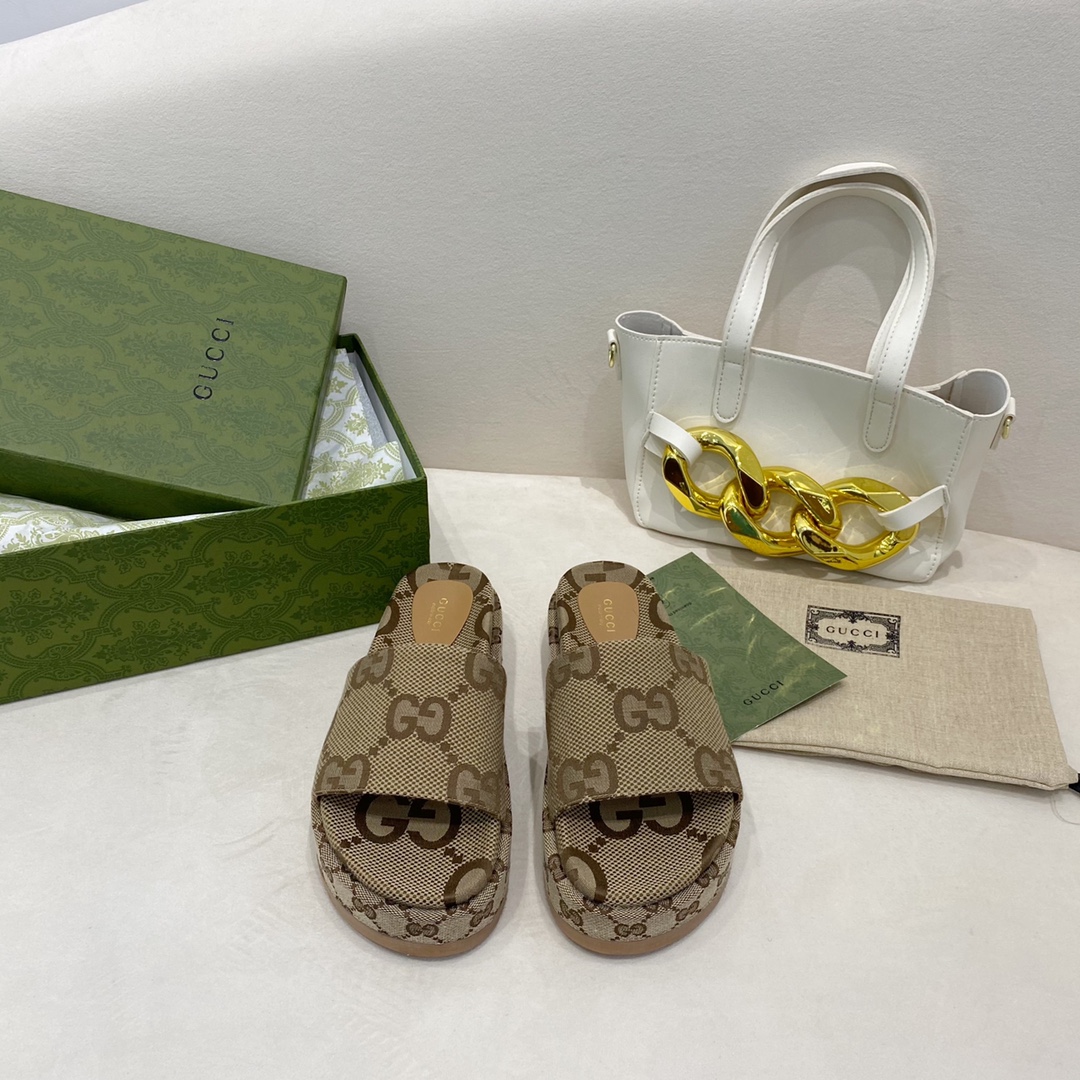 NO:238872,【】Shipping all year round, 100 colors】Gucci Gucci latest limited-edge thick-soled slippers. Top quality is available for sale. Purchase genuine products and develop. Material. Craftsmanship is consistent with the original version. The upper is special printing process printing. The inner dyed sheepskin. Outsole. Italian private molded sole. The size is 35-43M. Standard size 41, 42, 43. It is customized and does not return or exchange. The bottom thickness is 5.5cm. Forefoot 4cm. Slippers. Gucci, gucci, slippers, sheepskin.19860909【】全年出货,100个色】古驰Gucci最新限量厚底拖鞋 .顶级品质发售 购入正品开发 . 材质.工艺与原版一致 鞋面原版特殊印刷工艺印花 内里透染羊皮 大底意大利私模大底 码数35-43M标准码 41,42,43又订做,不退换 底厚5.5cm 前掌4cm,拖鞋,gucci,gucci,slippers,sheepskin,Women's Shoes