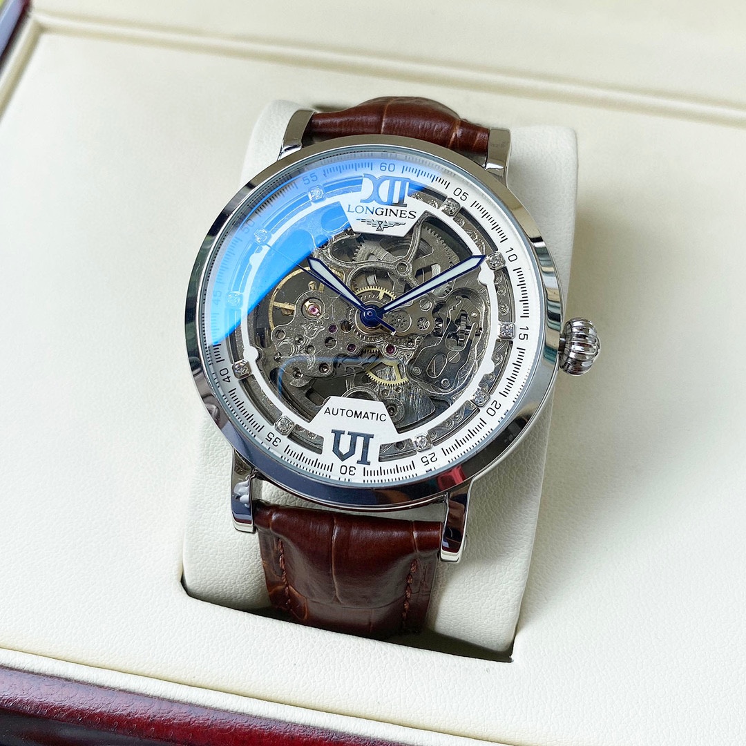 精致镂空 优雅大方浪琴  Longines  男士腕表 全自动机械机芯 矿物强化玻璃 316L精钢表壳 真皮表带 时尚设计 商务休闲 尺寸:直径42mm 厚度12mm
