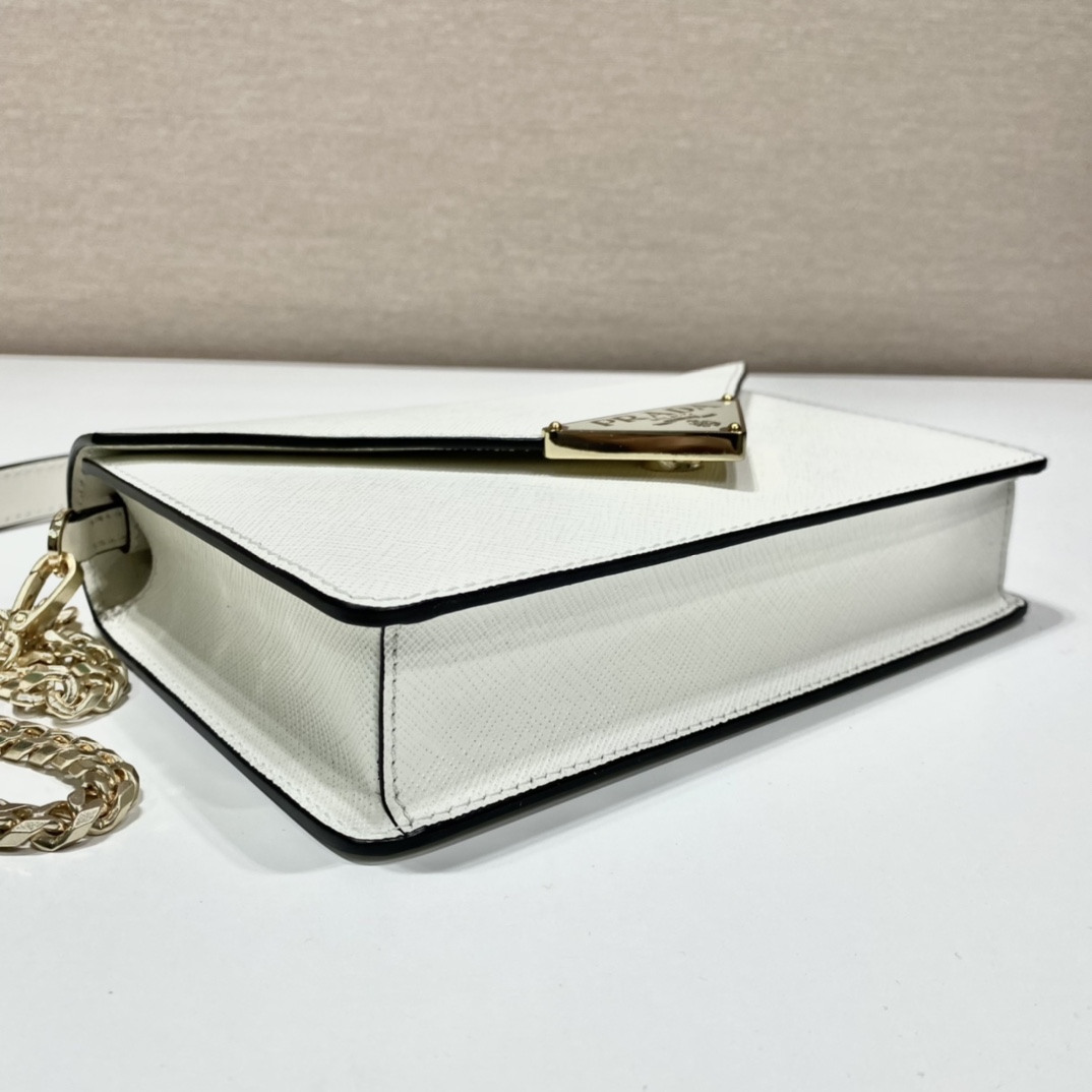 PRADA普拉达Saffiano皮革翻盖式单肩包1BD318