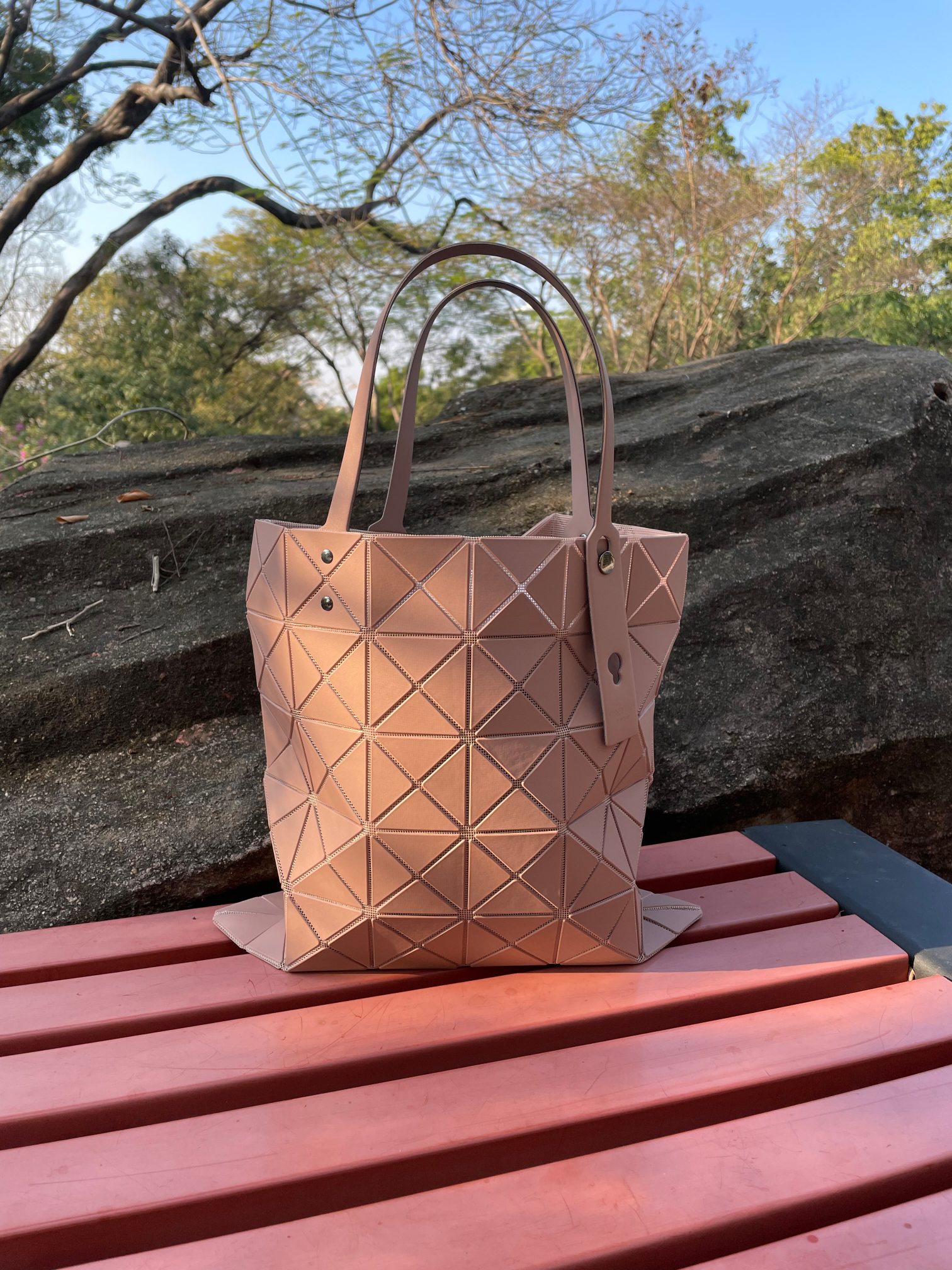 170 Miyake Life Pink October New Bottom Same x Grid Matte Polarization Effect Super Fantastic Mermaid Color Changing Effect. The u_voghion.com