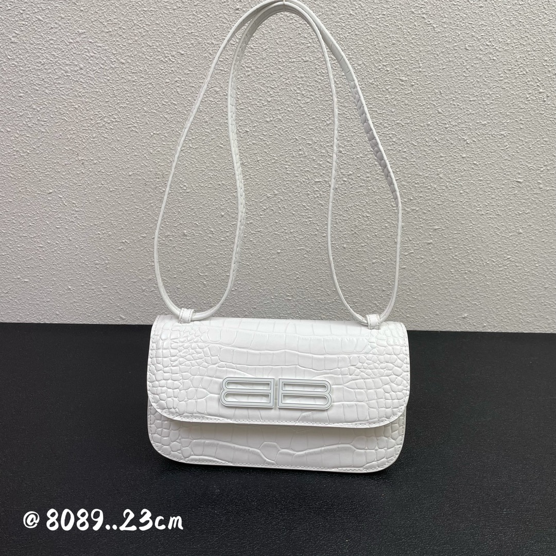 440 Balenciag gossip 出新 腋下豆腐包