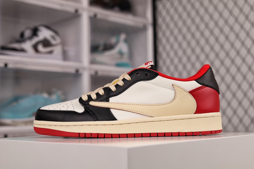 G0 Travis Scott x Air Jordan AJ1 Low QX 倒钩TS联名低帮板鞋 反向倒勾 亮点之处在于鞋侧的倒置 Swoosh。鞋面以棕色牛巴革及白色荔枝皮的混搭设计 反转Swoosh Logo荔枝头层皮打造。错版灵感来源于洛杉矶球鞋店铺收到一双特别的错版 Air Jordan 1“Gold Toe” 的勾子倒过来，之后抄近 H0 00美元 研发出反向勾的设计。