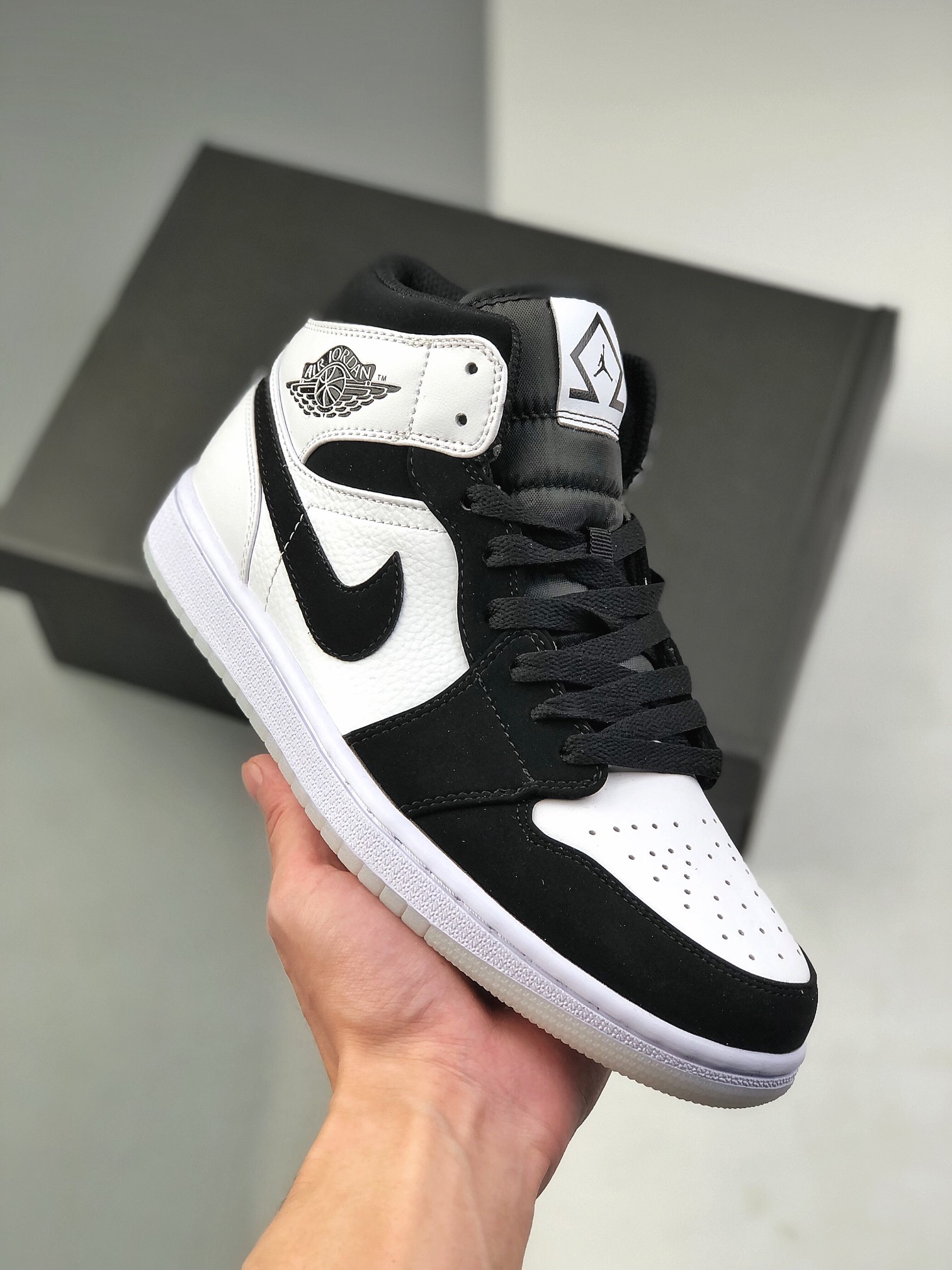 Air Jordan  Mid  AJ1乔1中帮休闲板鞋  同步官方配色公司原鞋购回重新打版开模 拒绝公底 购置公司同步原材料货号：DH6933 100Size：36 365 375 38 39
