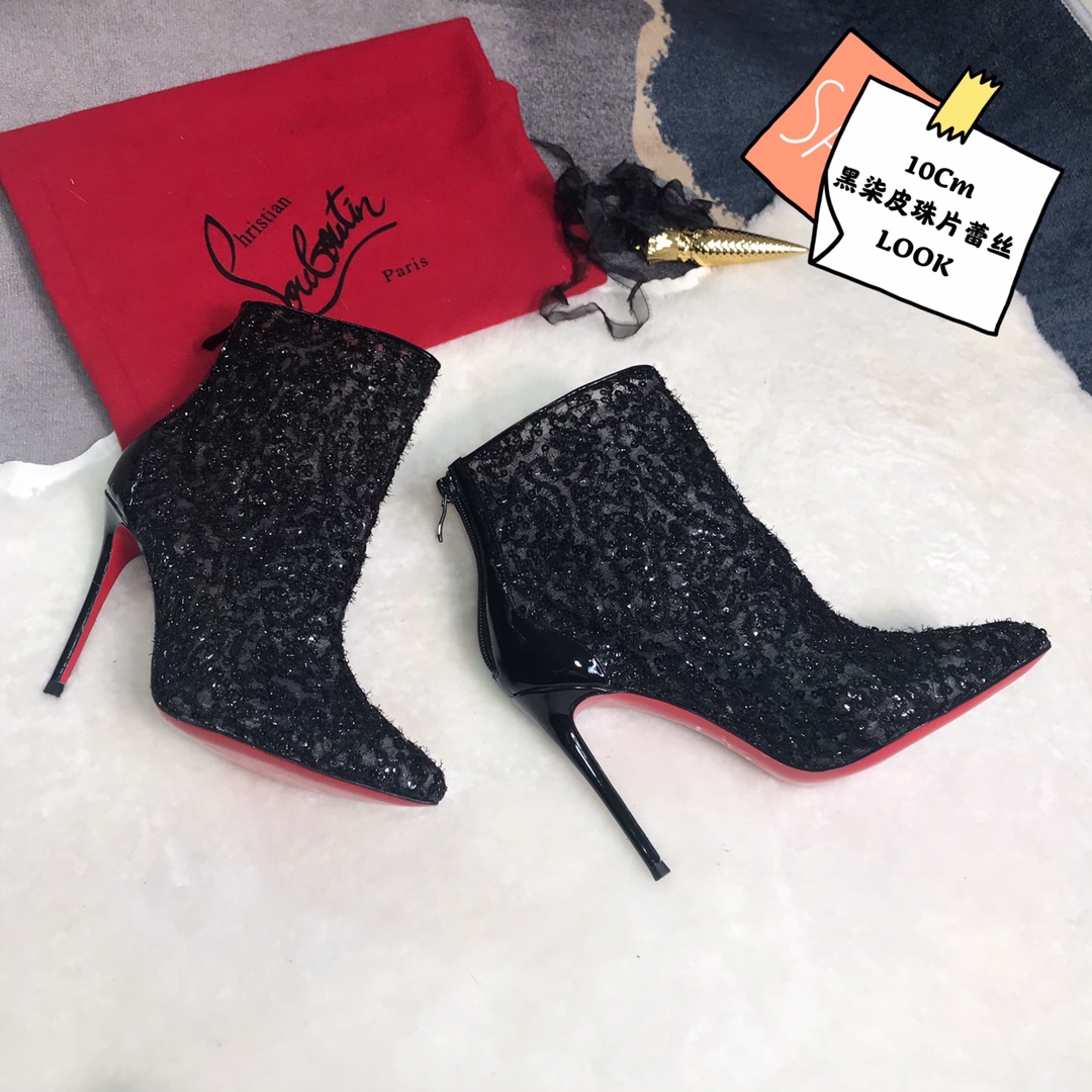 NO:337204,High-end customized autumn and winter boot series!  H10Cm, size 34-42. Private mold trademark zipper. 902-Black lace. Official website synchronization Standard European code Reference:902- Color:black Material:patent Lining:goat leather Heel height:10Cm Sole:leather sole Size:EUR 34-42 (US 4-11):,,christian louboutin,boots19860909高端订制 秋冬靴系列！ H10Cm,尺码34-42码.私模商标拉链 .902-黑柒黑蕾丝.官网同步 标准欧码 Reference:902- Color:black Material:patent Lining:goat leather Heel heigh:10Cm Sole:leather sole Size:EUR 34－42（US 4一11) :,,christian louboutin,boots,Women's Shoes