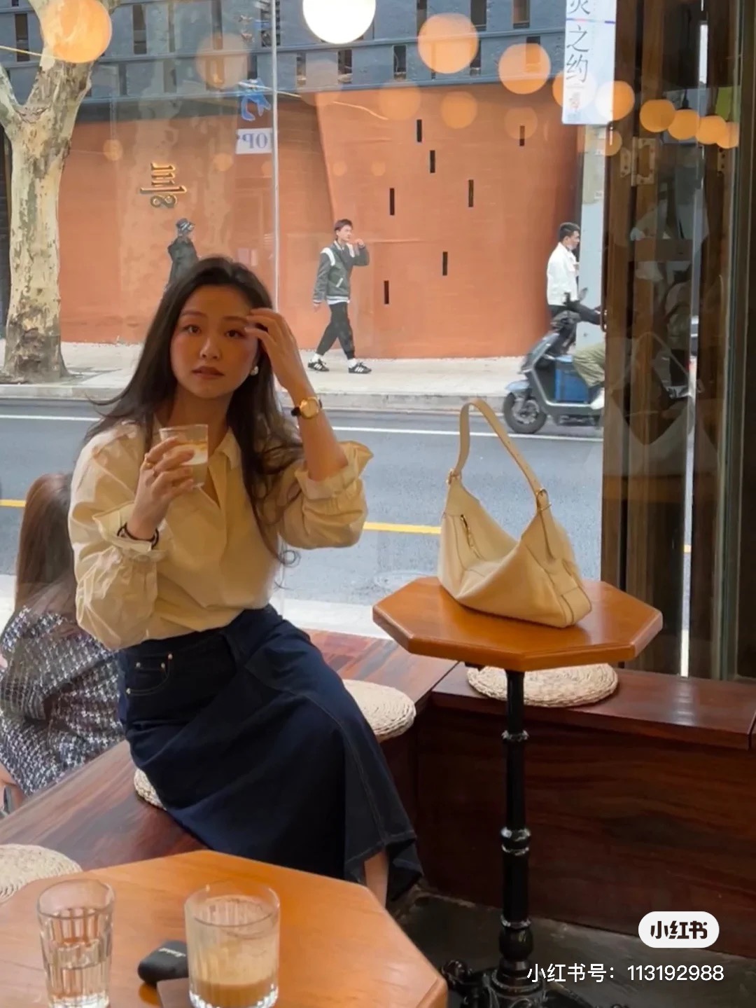 NO:389090,CELINE ROMY Take a look at the autumn and winter ordering meeting. The unique temperament is the so-called advanced one. Celine, celine, celine, celine19860909CELINE ROMY 秋冬订货会就看中 那独有的气质、就是所谓的高级,赛琳celine,celine,celine,Bag