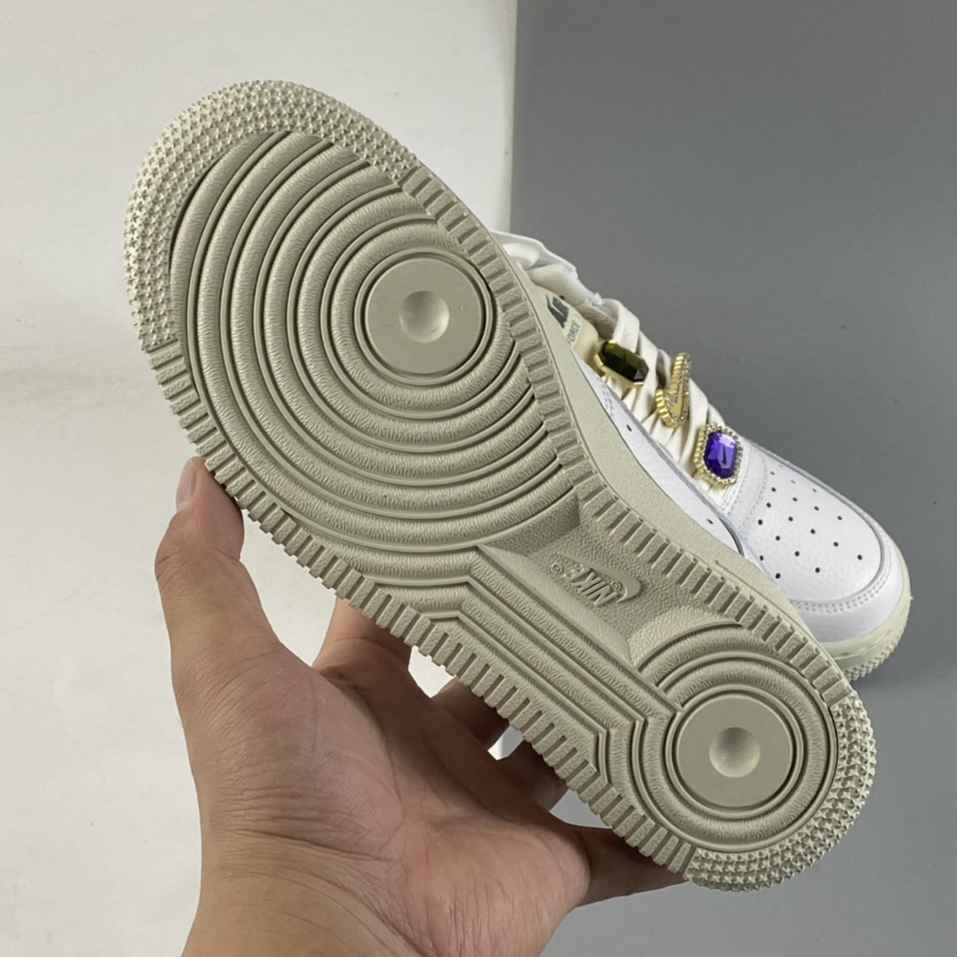 P200  NIKE Air Force 1’07 Low ”Bling” 镶钻装饰 空军一号低帮休闲板鞋 DN5463-100