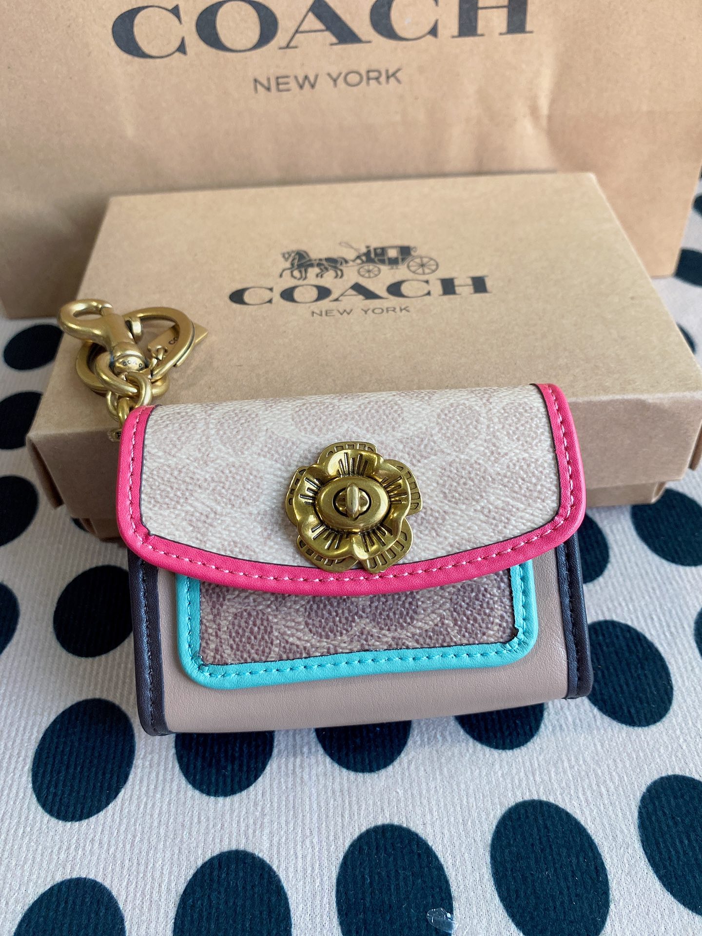 Coach ～ Coach蔻驰 拼色 标志PARKER包挂饰 钥匙扣 89409标志涂层帆布PARKER手袋挂件