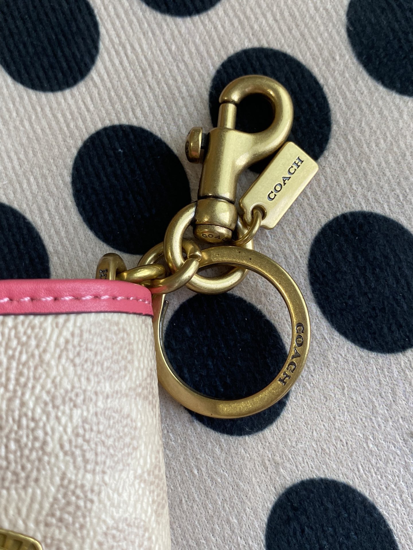 Coach ～ Coach蔻驰 拼色 标志PARKER包挂饰 钥匙扣 89409标志涂层帆布PARKER手袋挂件
