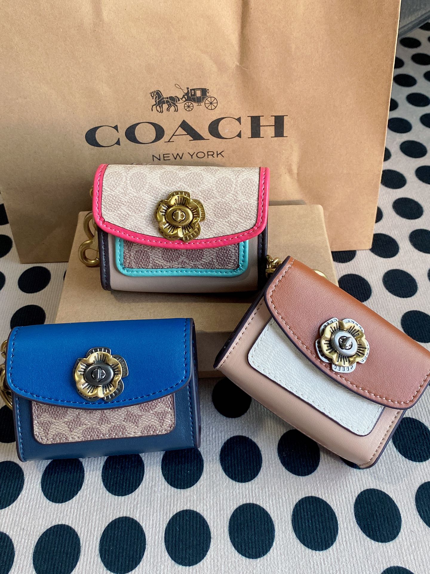 Coach ～ Coach蔻驰 拼色 标志PARKER包挂饰 钥匙扣 89409标志涂层帆布PARKER手袋挂件