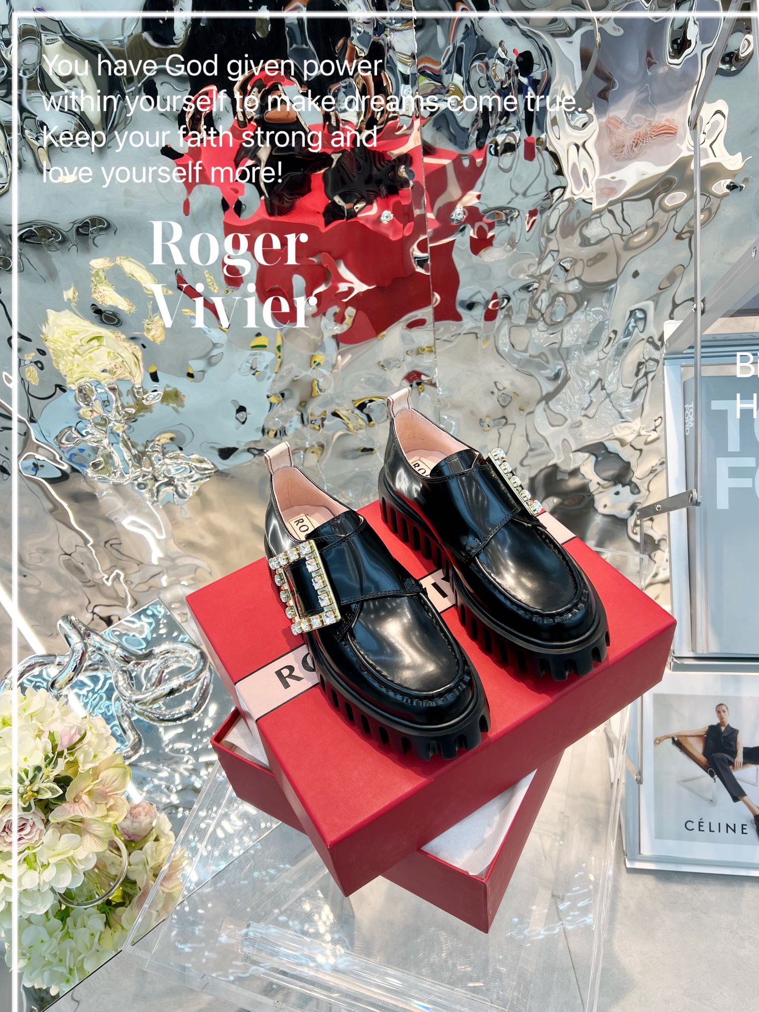 NO:616741,|2025 New Counter Focuses on Retro Punk Style’ - New Thick-soled Platform Loafers Series. The uppers are purely hand-made and thread-textured mercerized cowhide, with private model A-level diamond buckles!  Specific water-dyed first-layer sheepskin lining, full-grain water-dyed sheepskin for feet, original molded outsole, lightweight jagged platform platform, 3D non-slip brand LoGo printing, shoe size: 35-41, heel height 4CM, loafers, cowhide, sheepskin19860909|2025 新款专柜主打复古朋克风’ - 厚底松糕乐福鞋系列新品 鞋面纯手工納线质感丝光牛皮面,私模A级奥钻扣！  内里内里特定水染头层羊皮,垫脚全粒面水染羊皮 大底原版开模轻便锯齿松糕厚底,3D防滑品牌LoGo印字 鞋码:35-41 跟高4CM,乐福鞋,loafers,cowhide,sheepskin,Women's Shoes