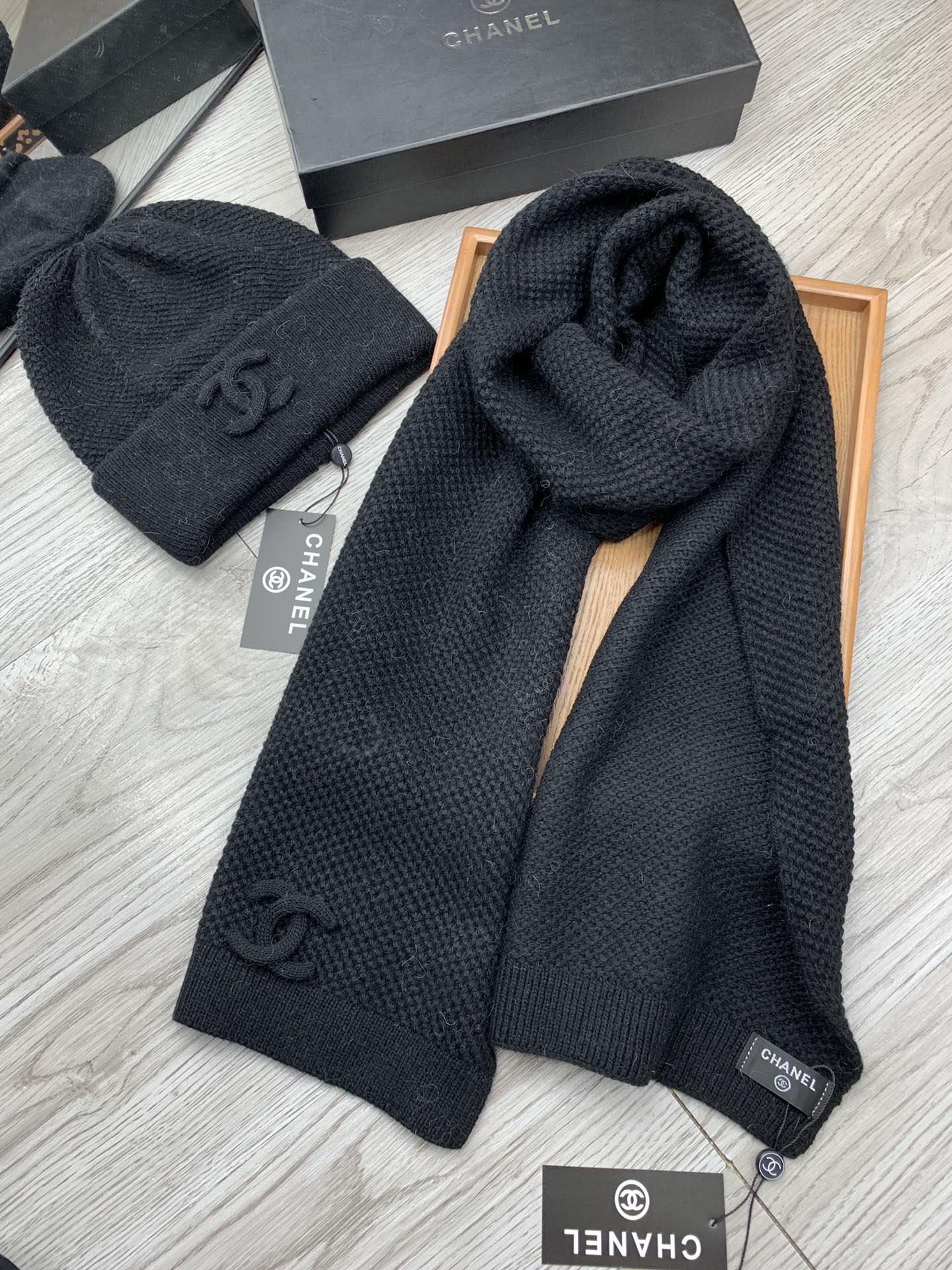 🌹。C家。【羊毛套装帽子】经典套装帽子！帽子➕围巾！70%羊毛➕30%兔毛。暖暖哒超级舒服～冬日小姐姐减