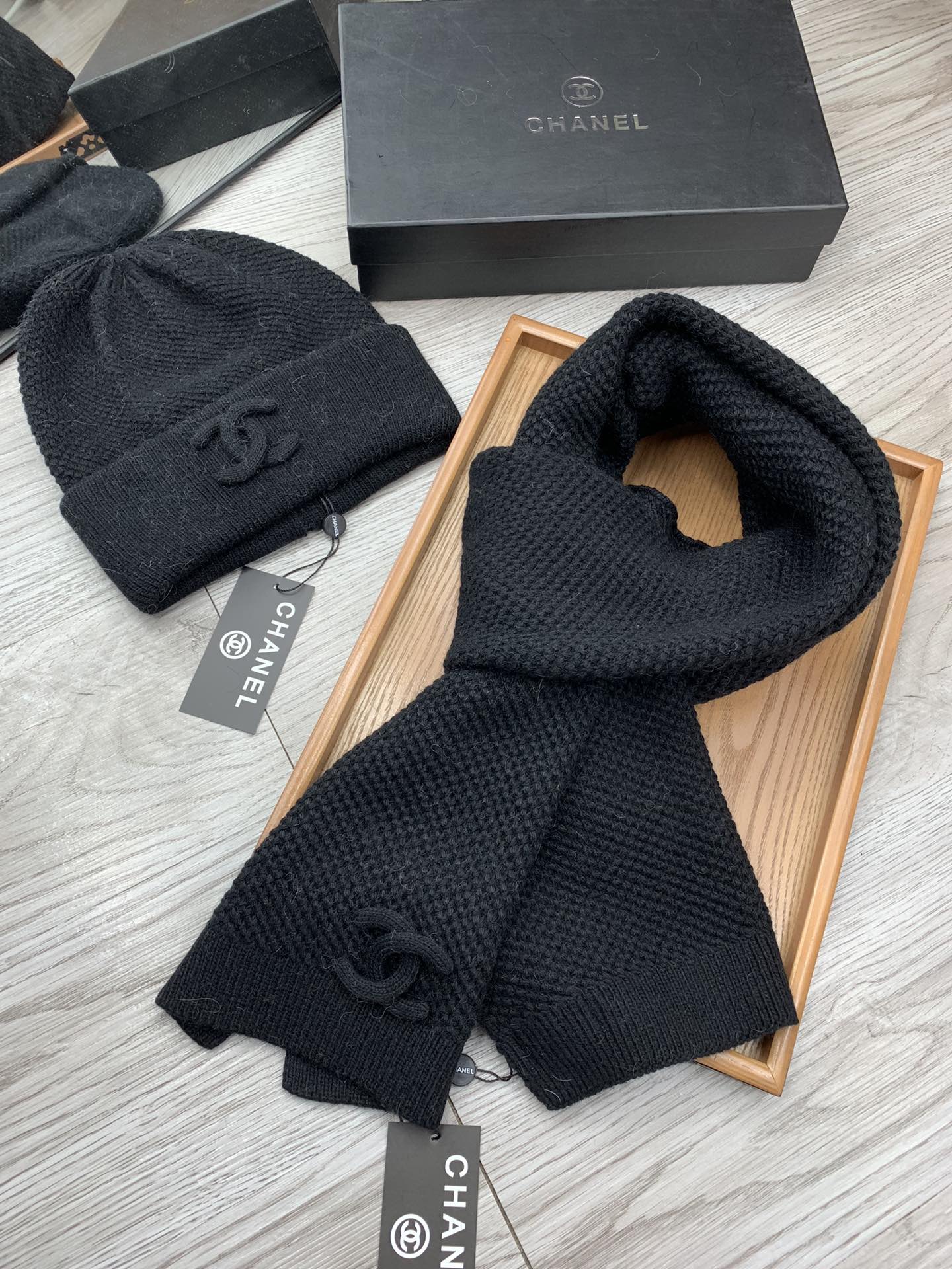🌹。C家。【羊毛套装帽子】经典套装帽子！帽子➕围巾！70%羊毛➕30%兔毛。暖暖哒超级舒服～冬日小姐姐减