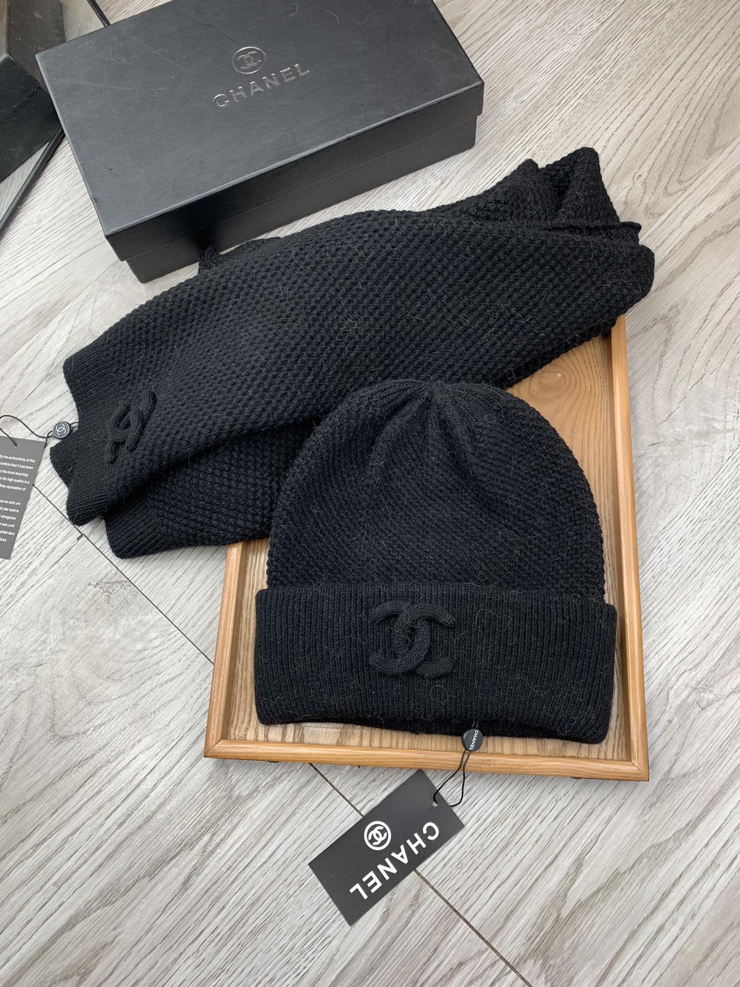 🌹。C家。【羊毛套装帽子】经典套装帽子！帽子➕围巾！70%羊毛➕30%兔毛。暖暖哒超级舒服～冬日小姐姐减