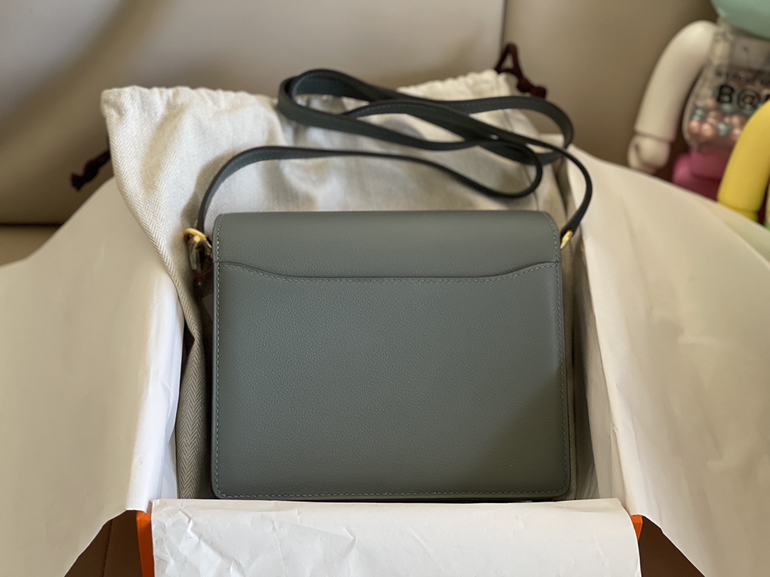 Hermès Pig nose roulis 19cm evercolor leather 6O almond green gold buckle absolutely beautiful
