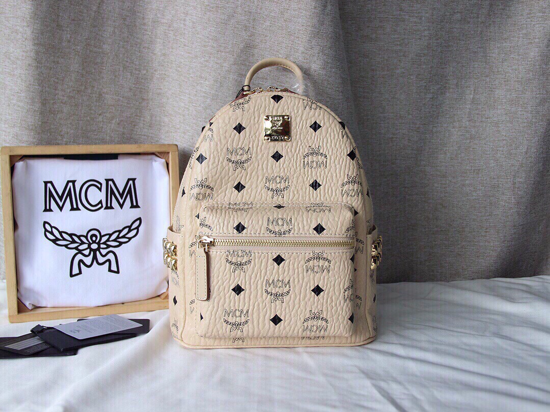 MCM MCM STARK系列侧钉双肩包 迷你号 采用我们标志性的 Visetos涂层帆布制成