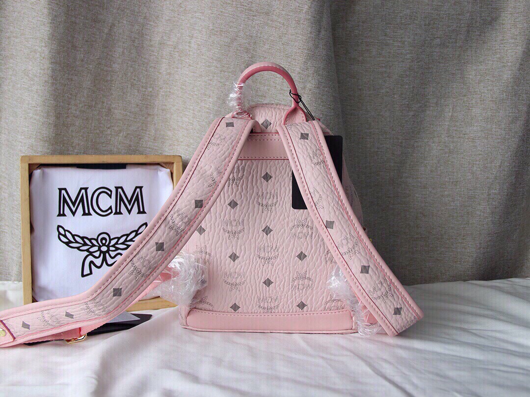 MCM MCM STARK系列侧钉双肩包 迷你号 采用我们标志性的 Visetos涂层帆布制成