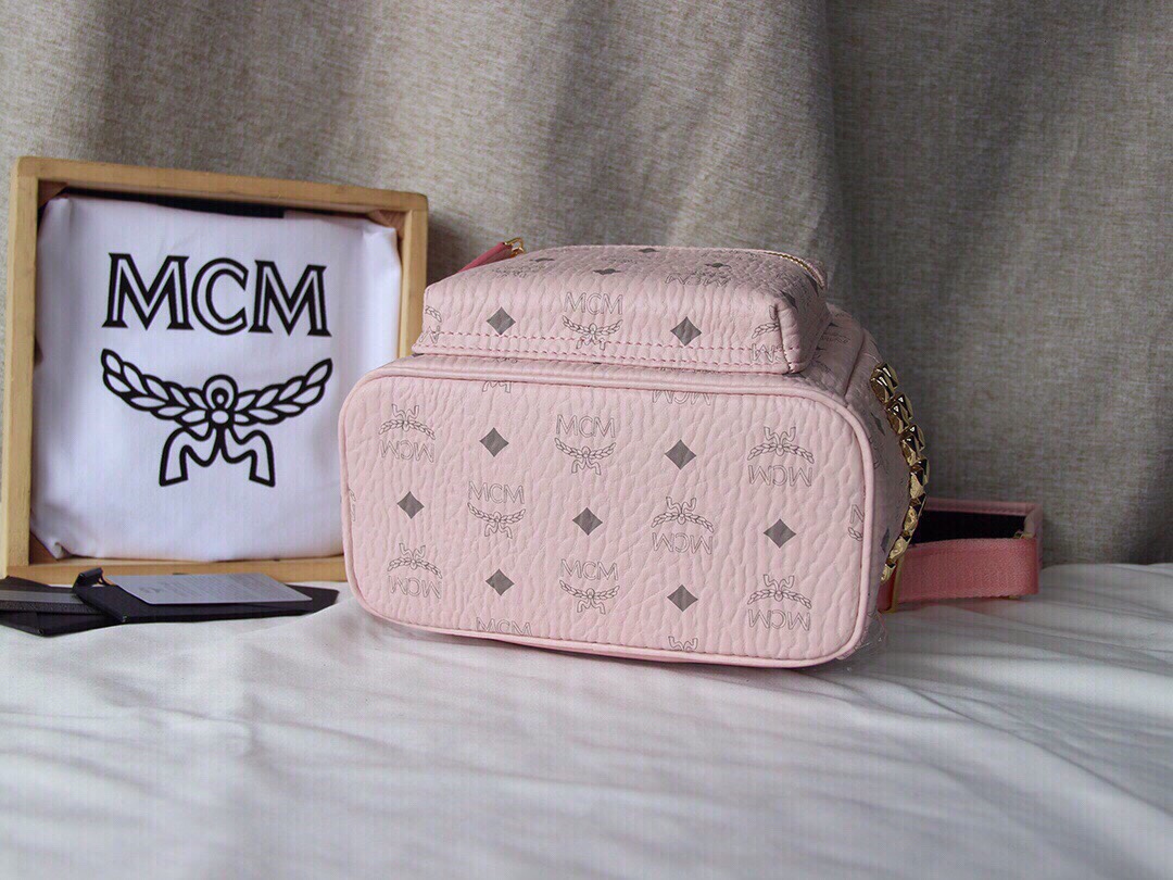 MCM MCM STARK系列侧钉双肩包 迷你号 采用我们标志性的 Visetos涂层帆布制成