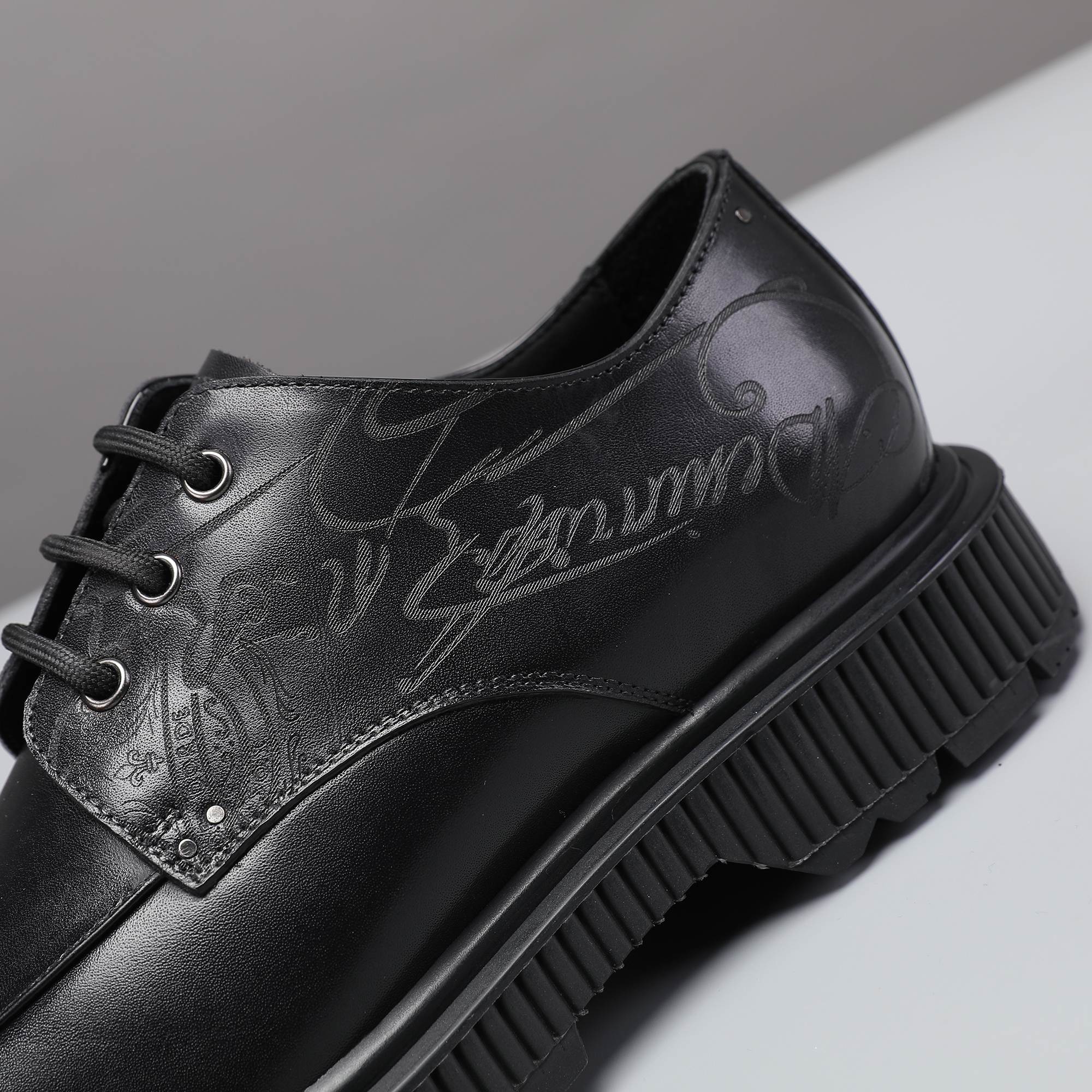 Berluti/Berluti 2021 Nueva llegada Hecho de cuero de vaca importado, hecho a mano y repetidamente fr