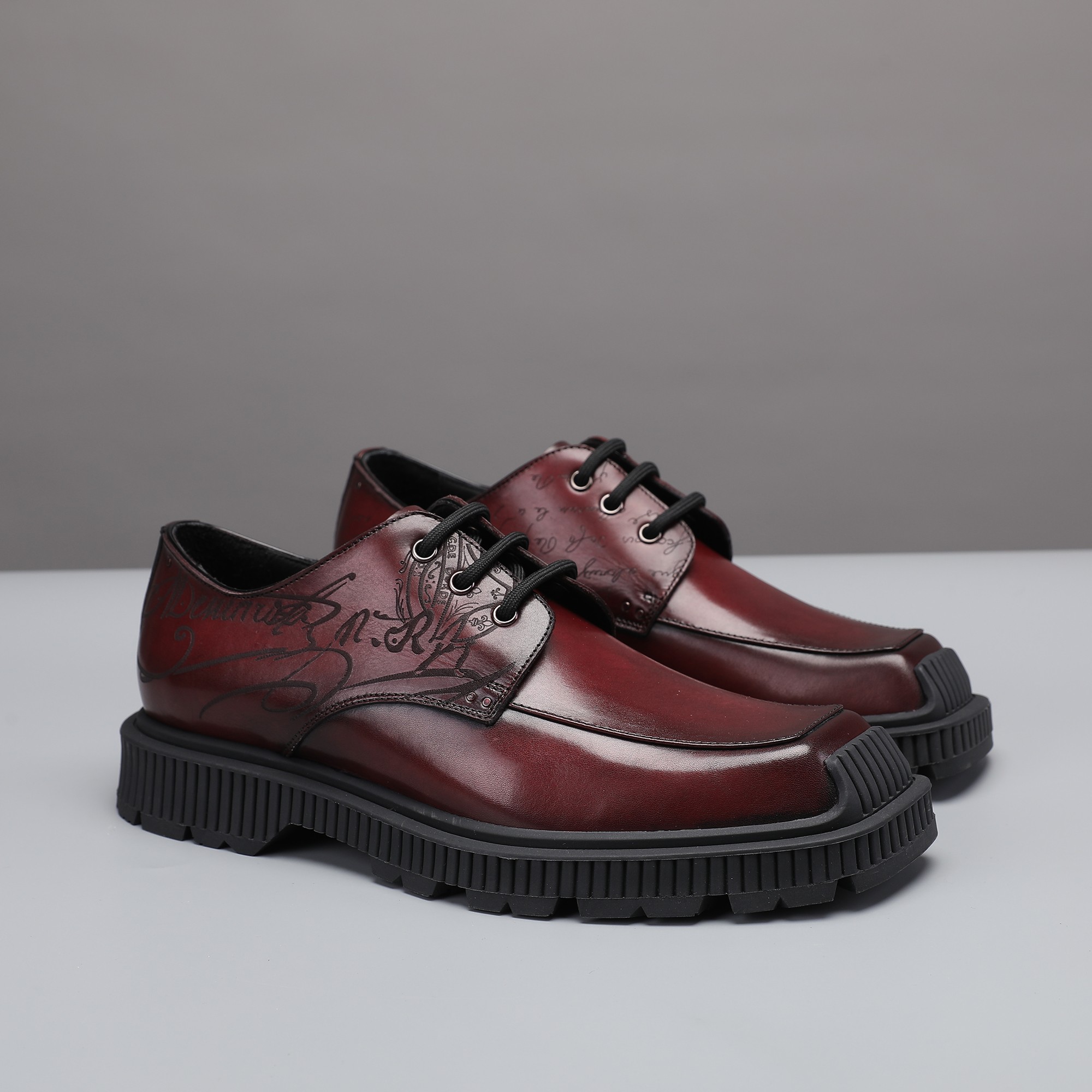 Berluti/Berluti 2021 nueva llegada Material de piel de vacuno importado hecho a mano por frotamiento