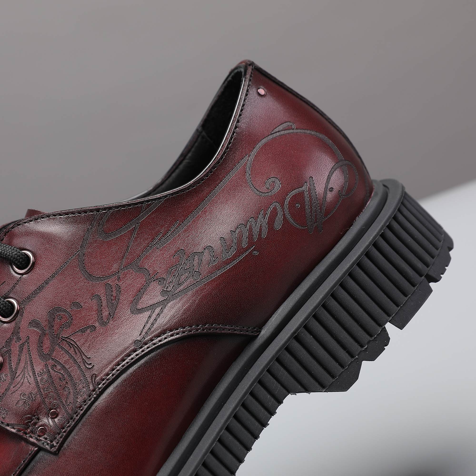 Berluti/Berluti 2021 nueva llegada Material de piel de vacuno importado hecho a mano por frotamiento