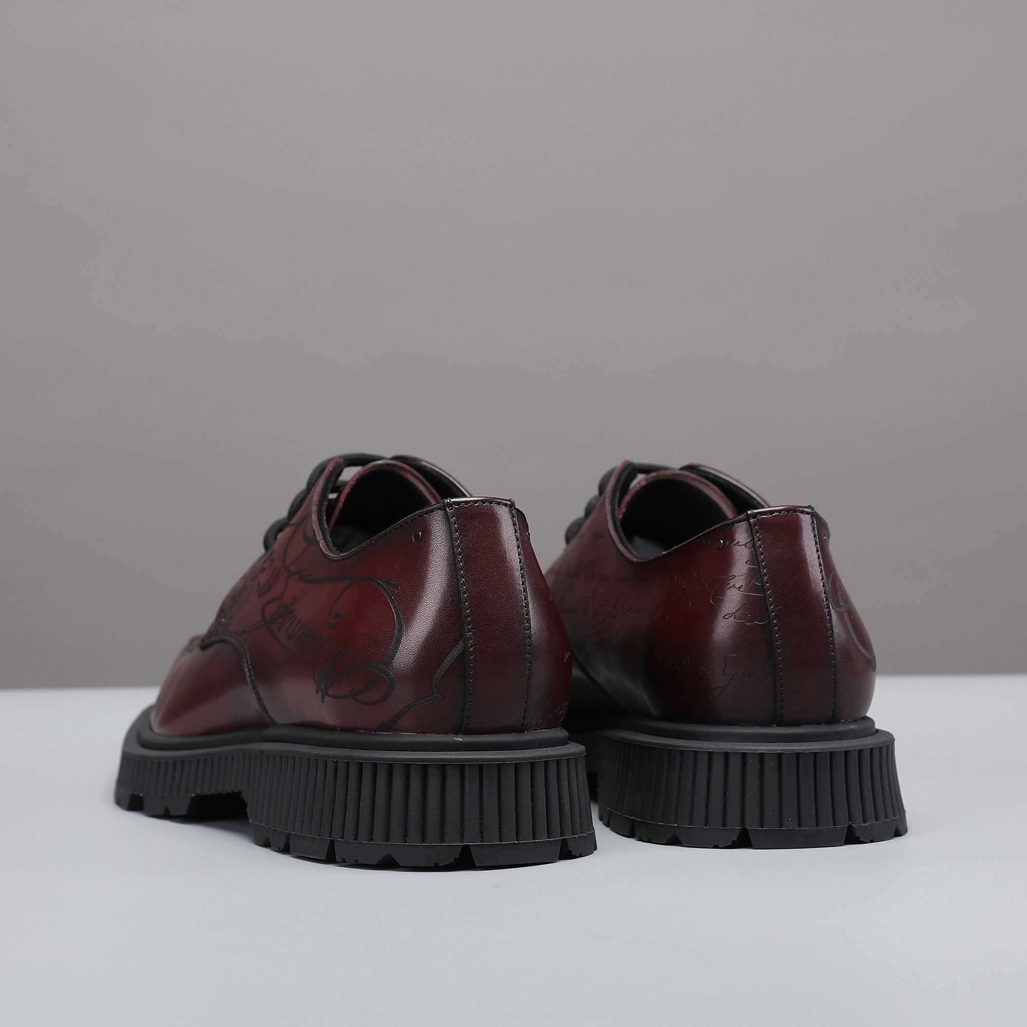 Berluti/Berluti 2021 nueva llegada Material de piel de vacuno importado hecho a mano por frotamiento