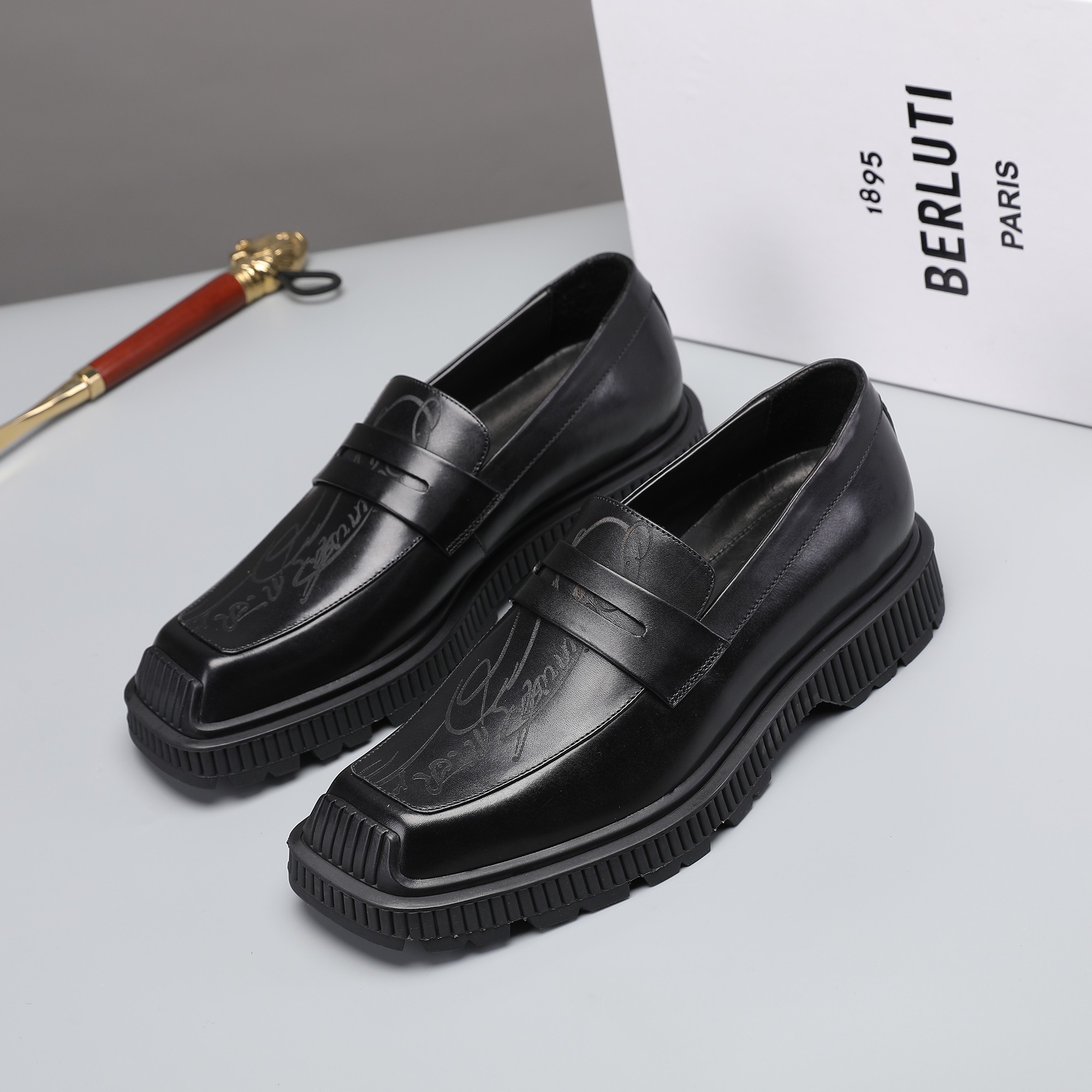 Berluti/Berluti 2021 Nueva llegada Hecho de cuero de vaca importado, hecho a mano y repetidamente fr