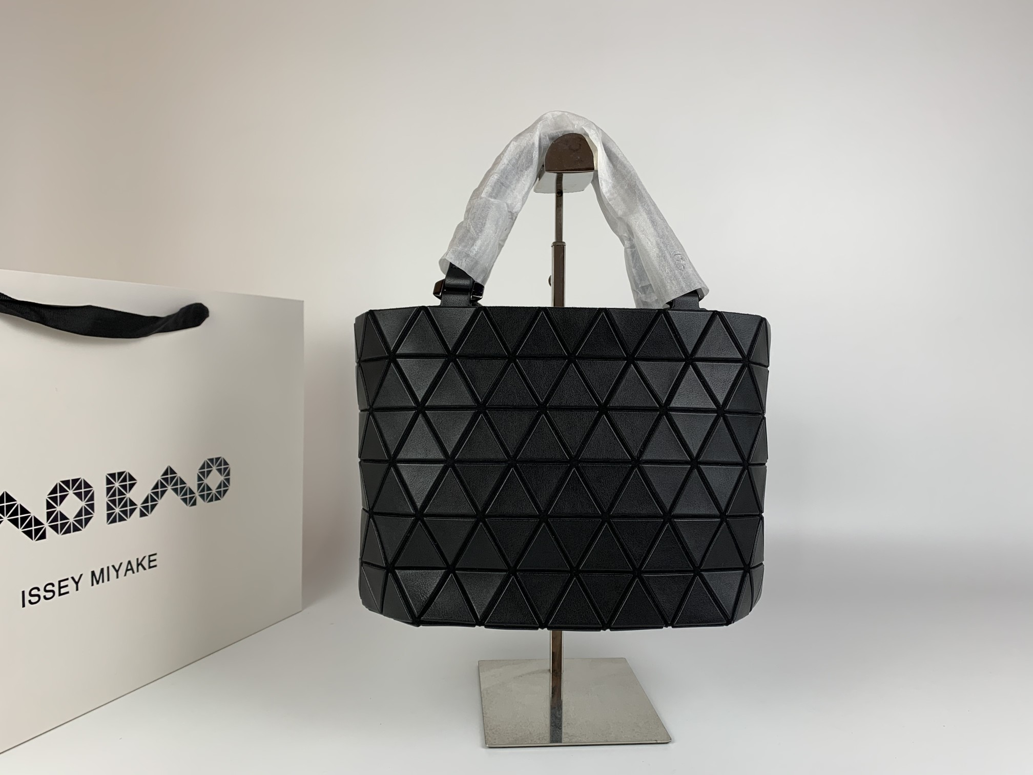 Issey Miyake Crystal Shoulder Bag, Geometric Design, Crossbody Bag - Black 4 a1639314461275 5805