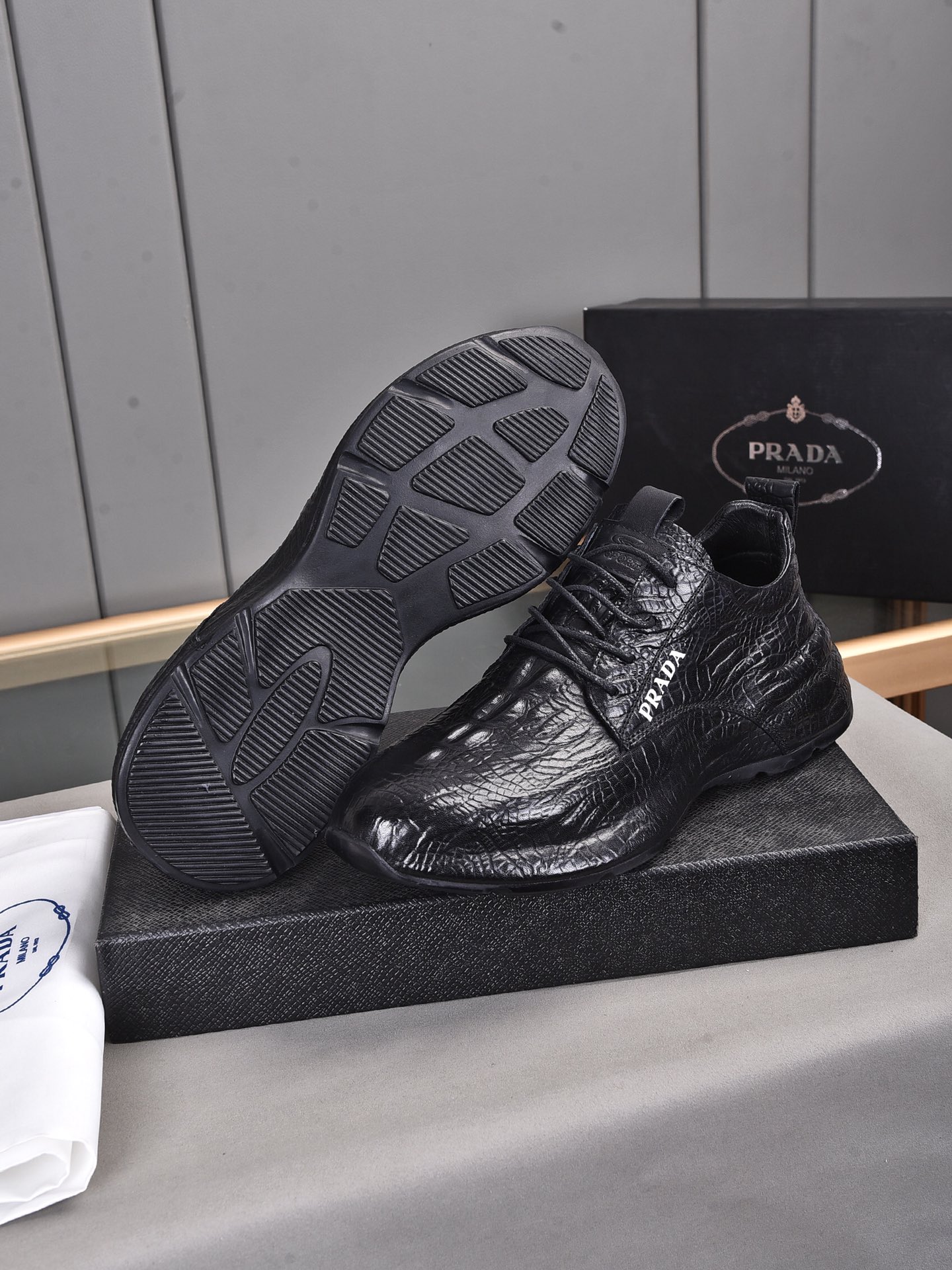 PP300 explosiva [PRADA Prada] Milán, Italia - top zapatos casuales de los hombres! 2021 invierno nue