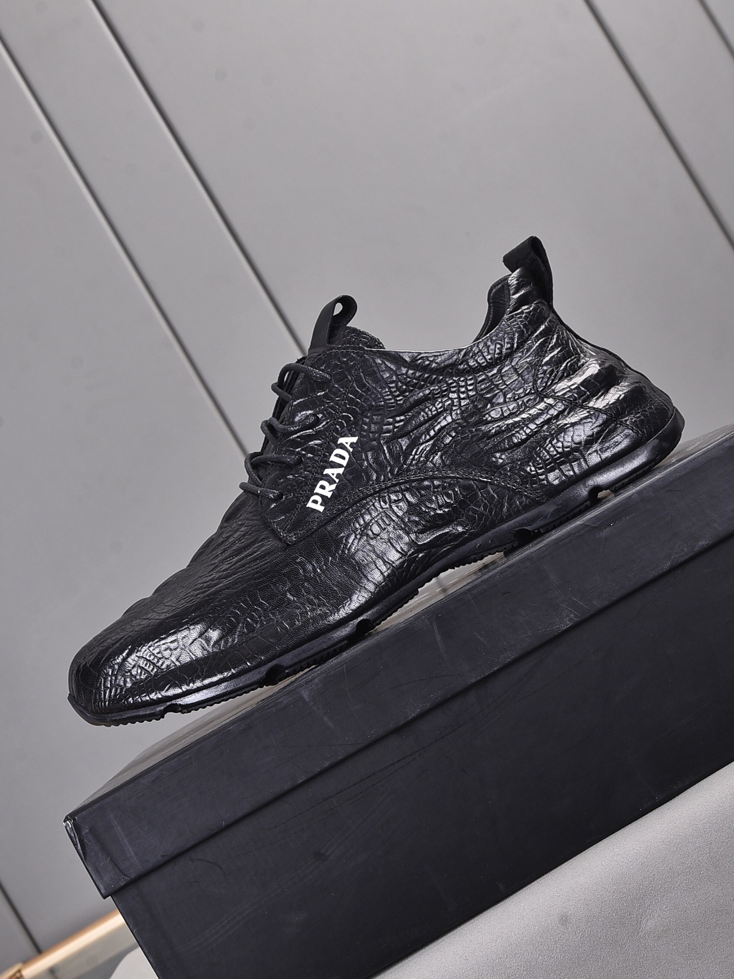PP300 explosiva [PRADA Prada] Milán, Italia - top zapatos casuales de los hombres! 2021 invierno nue