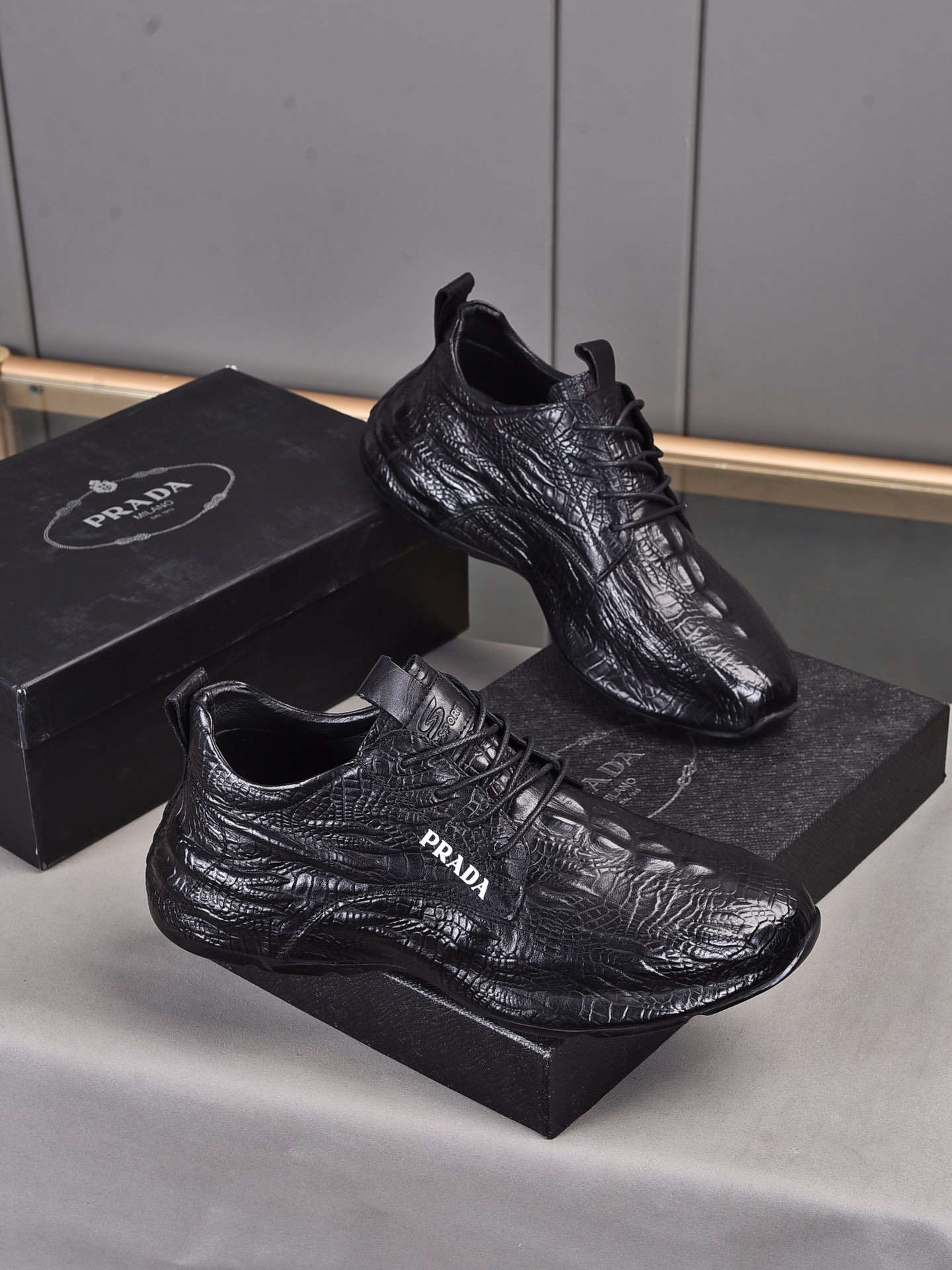 PP300 explosiva [PRADA Prada] Milán, Italia - top zapatos casuales de los hombres! 2021 invierno nue