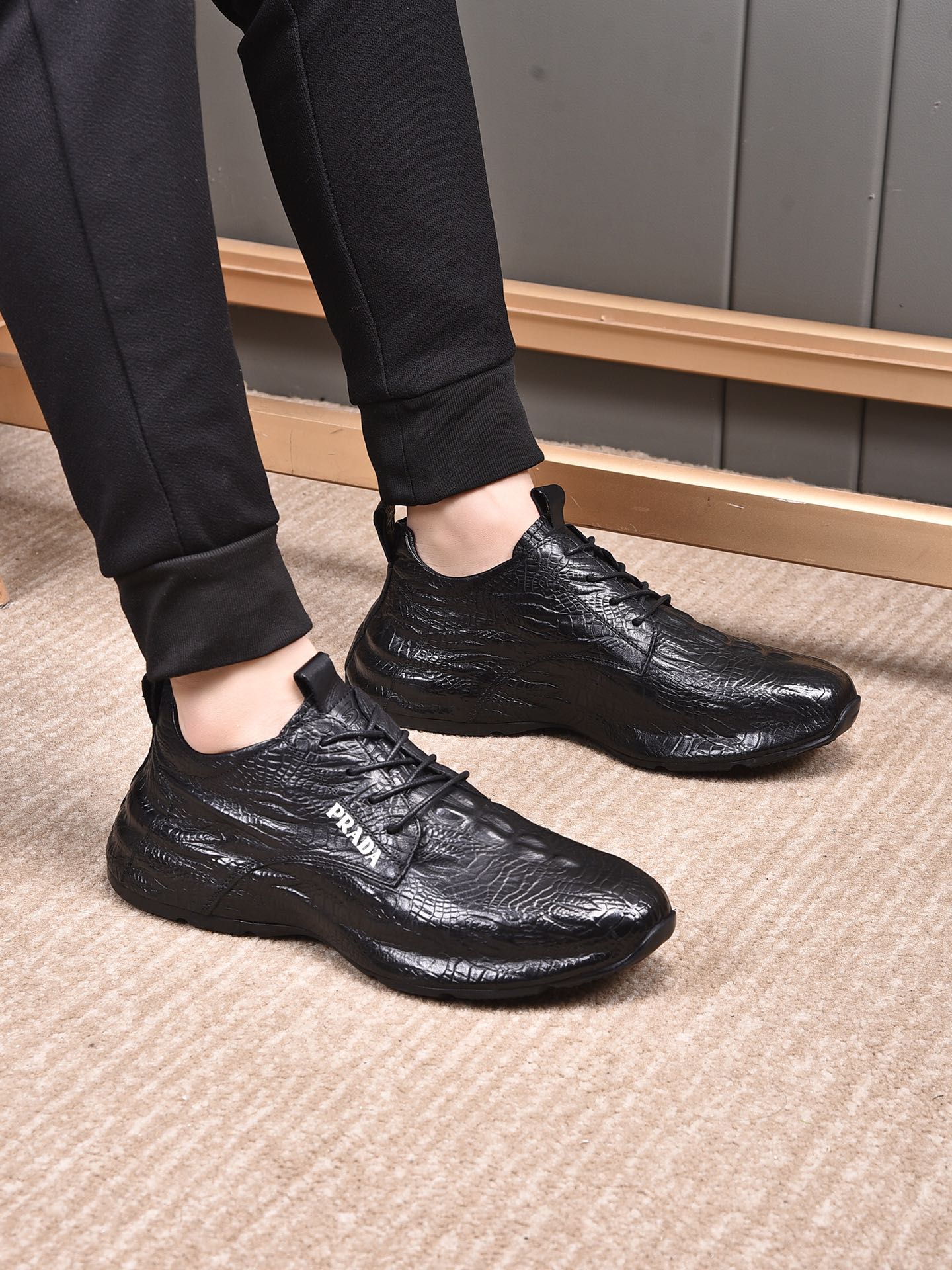 PP300 explosiva [PRADA Prada] Milán, Italia - top zapatos casuales de los hombres! 2021 invierno nue
