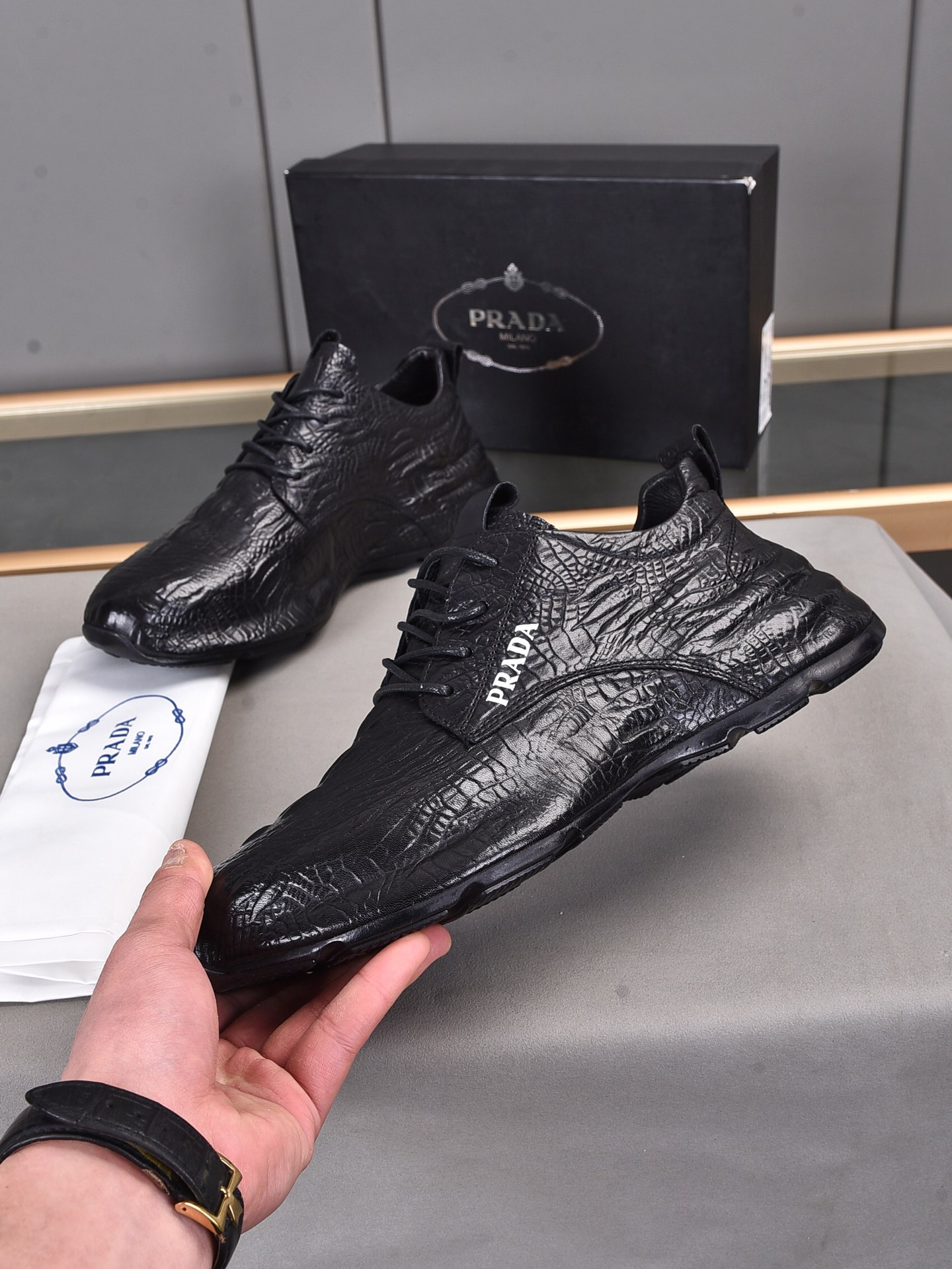 PP300 explosiva [PRADA Prada] Milán, Italia - top zapatos casuales de los hombres! 2021 invierno nue