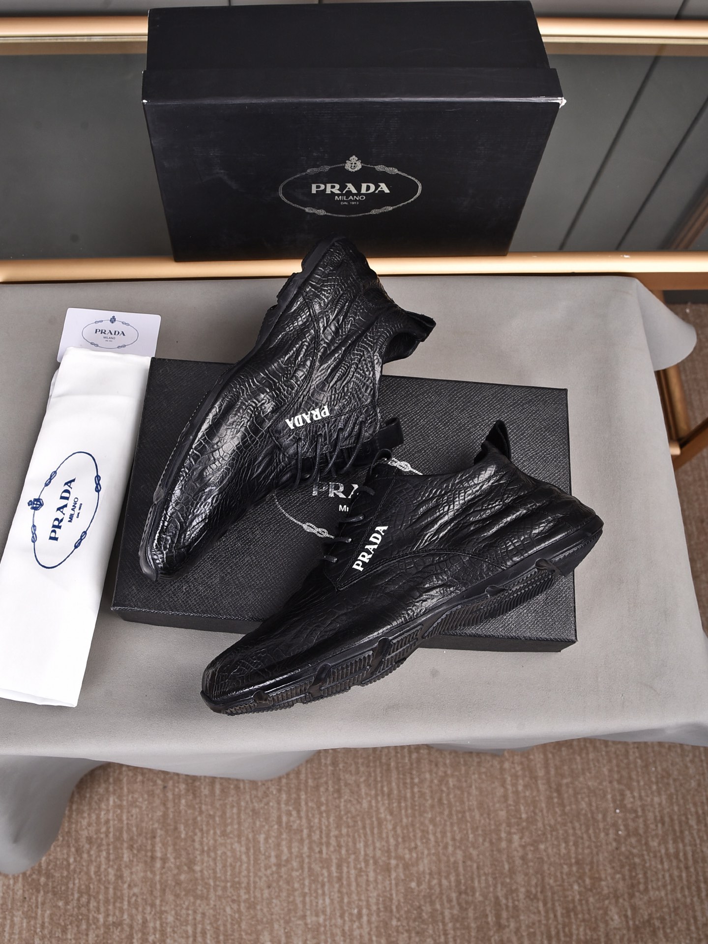 PP300 explosiva [PRADA Prada] Milán, Italia - top zapatos casuales de los hombres! 2021 invierno nue