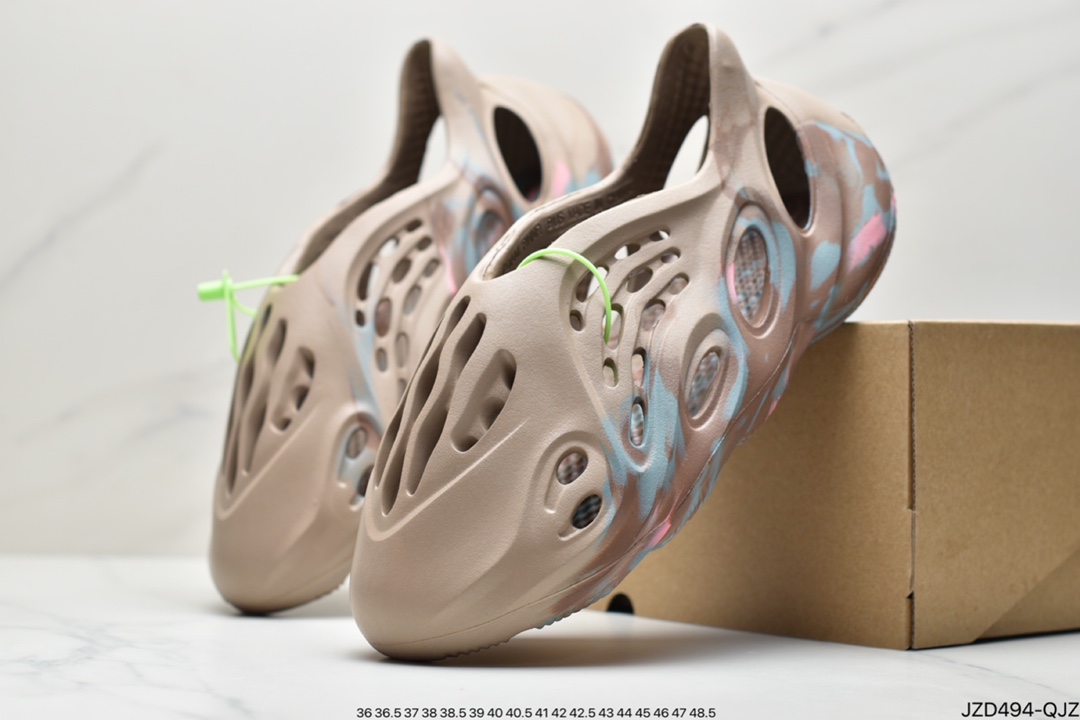 140 YEEZY Foam Runner ”MXT Moon GRey 椰子洞洞鞋