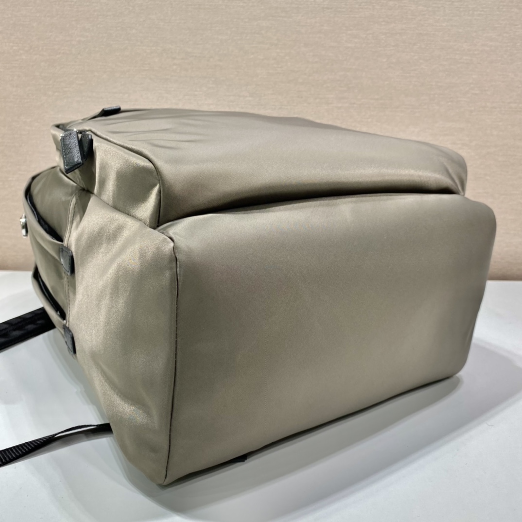 PRADA普拉达进口尼龙布料双肩背包2VZ048