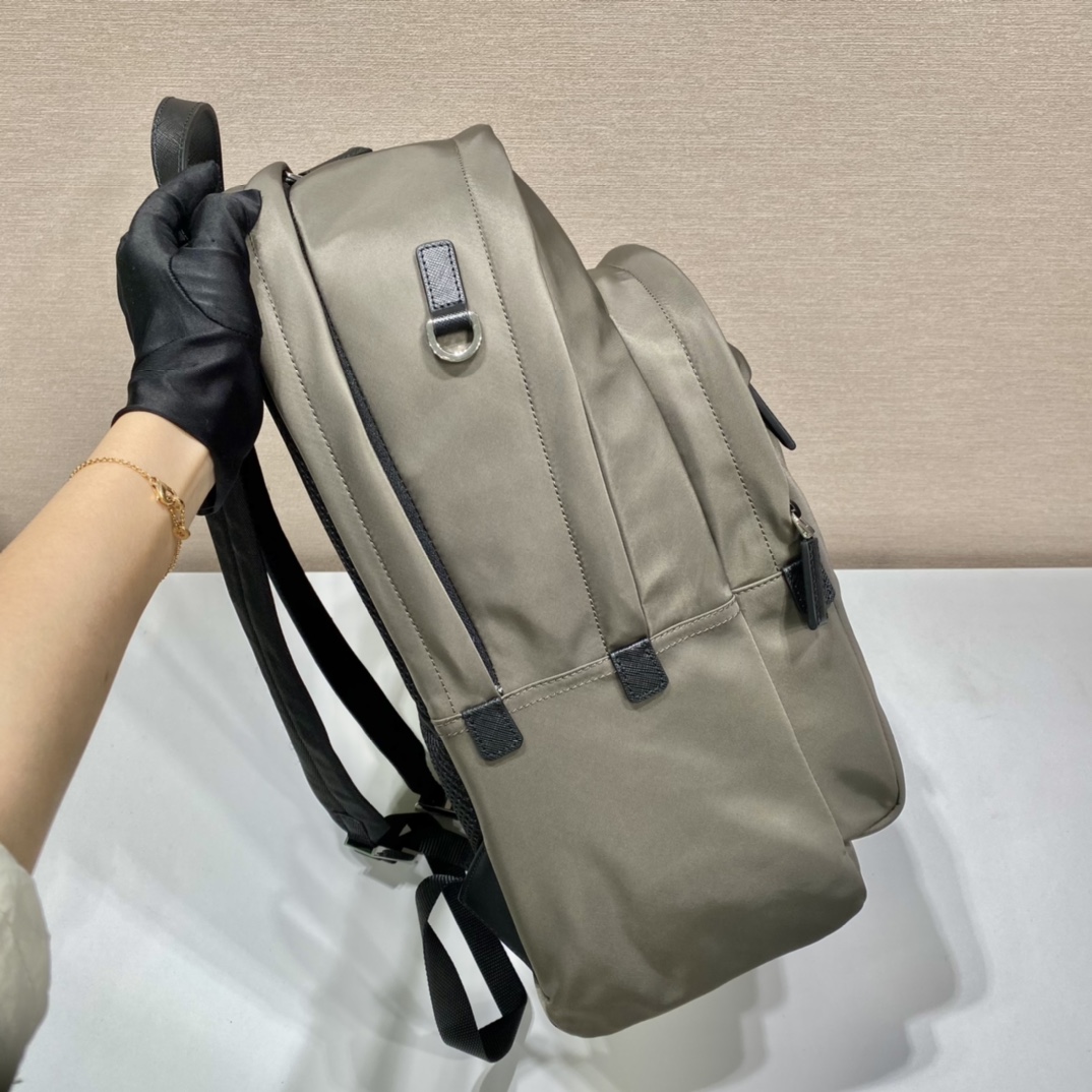 PRADA普拉达进口尼龙布料双肩背包2VZ048