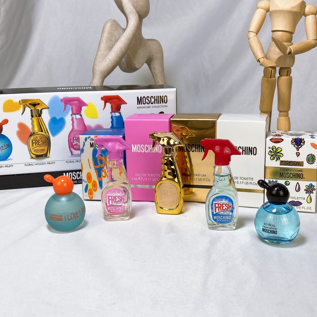 Moschino Miniature Perfume Set, 5-Piece Travel Collection, Unique Fragrances 3 i1639296164 421 1