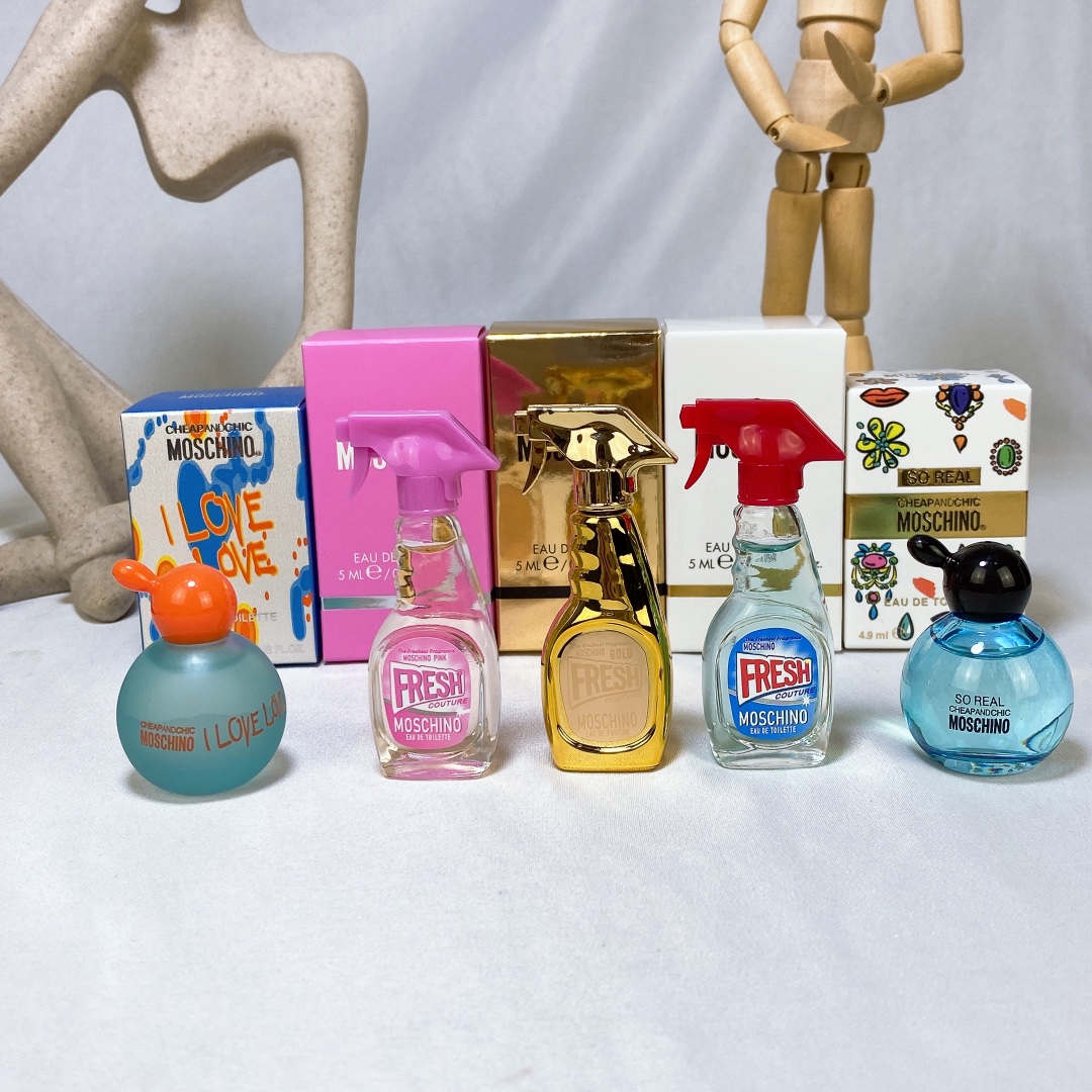 Moschino Miniature Perfume Set, 5-Piece Travel Collection, Unique Fragrances 2 i1639296164 4324 0
