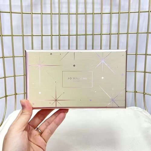 Jo Malone 2021 Christmas Limited Edition Fragrance Gift Set, 5 x 9ml 1 Jo Malone 2021 Christmas Limited Edition Fragrance Gift Set, 5 x 9ml