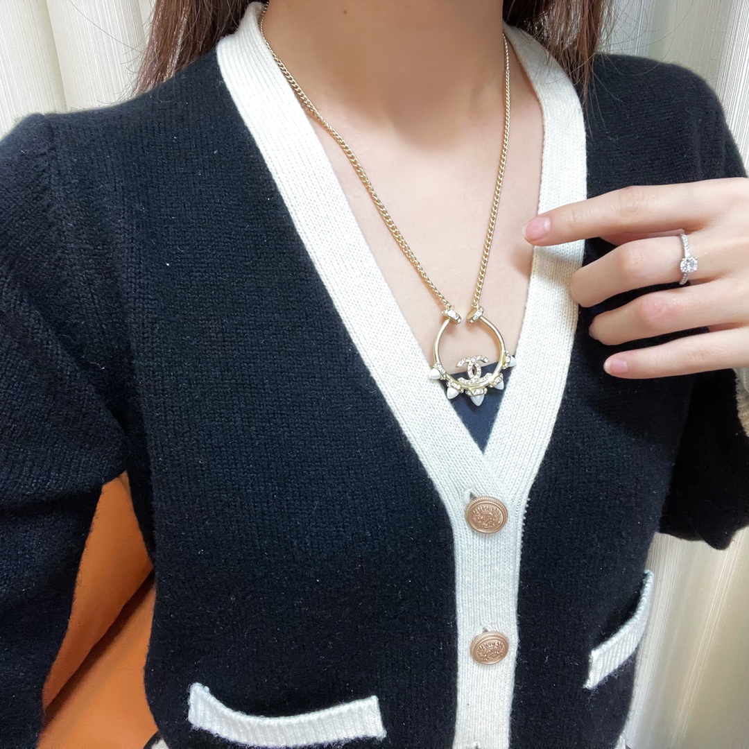 新款☑️CHANEL香奈儿双c锥形珍珠项链