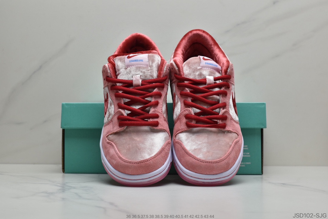 200 StrangeLove x Nike SB Dunk Low”Valentine’s Day”扣篮系列低帮经典百搭休闲运动板鞋“情人节白粉丝绒”CT2552-800