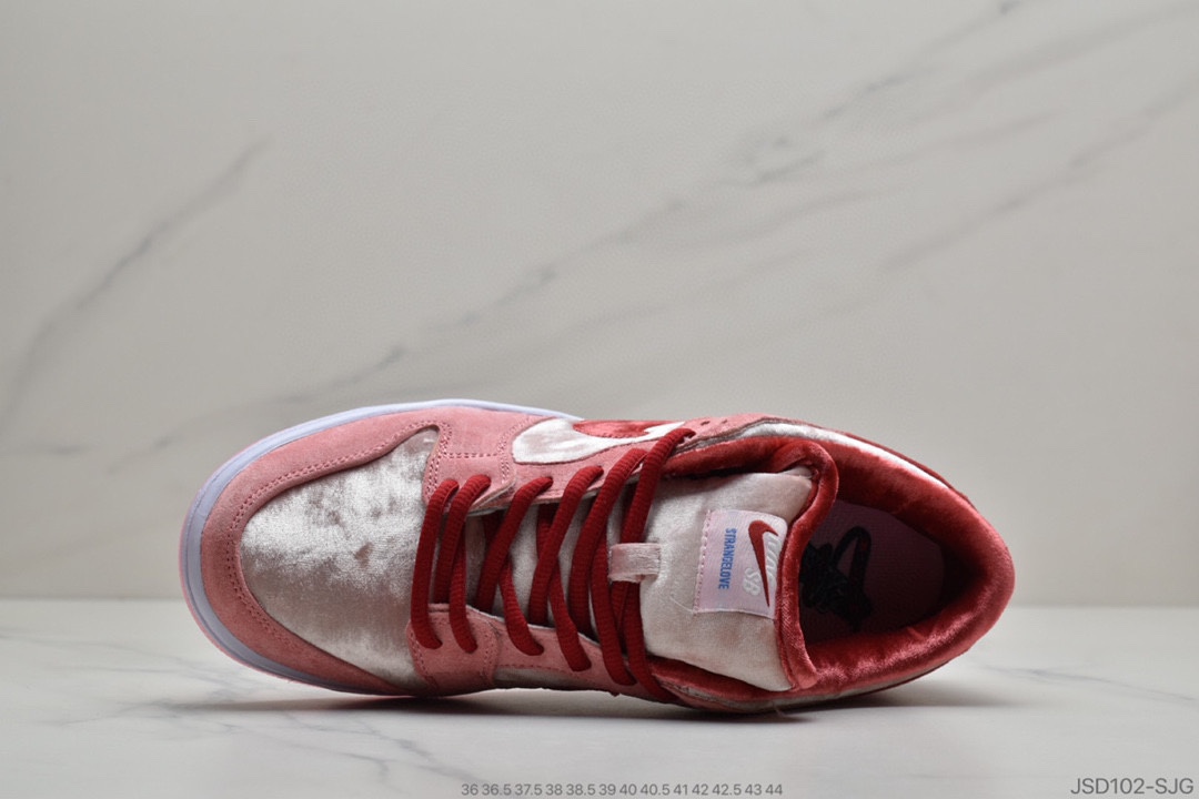 200 StrangeLove x Nike SB Dunk Low”Valentine’s Day”扣篮系列低帮经典百搭休闲运动板鞋“情人节白粉丝绒”CT2552-800