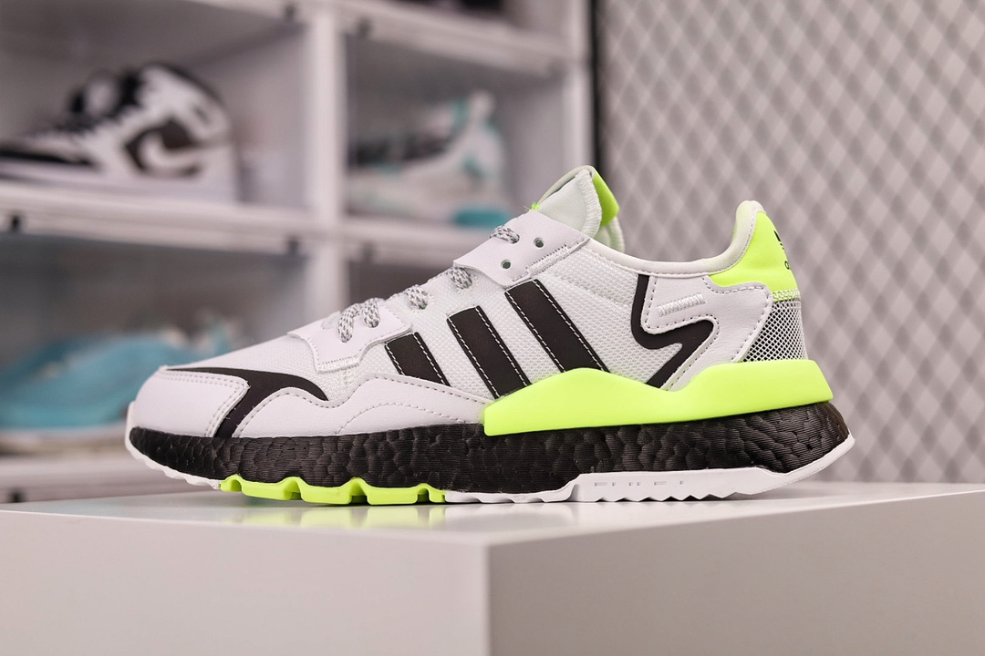 G5 阿迪达斯 Adidas Nite Jogger Boost 夜行者 复古休闲百搭运动跑鞋。原厂材料 原厂大底 家独模 网布搭配麂皮拼接打造鞋面 极具复古风格鞋头及鞋跟点缀3M反光设计极为亮眼中底采用全掌 Boost 科技，厚度相当可观，脚感极佳
