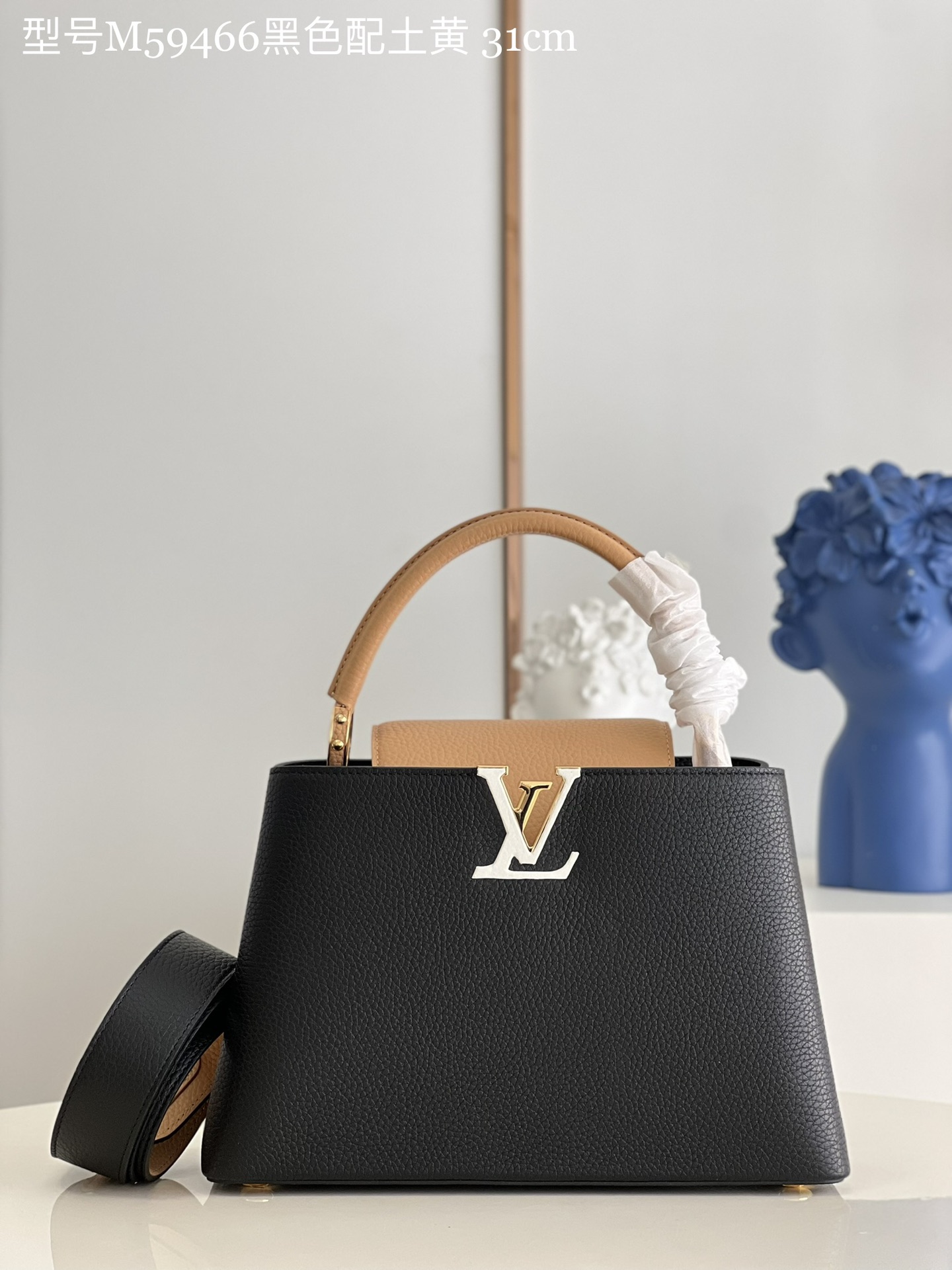 NO:398191,[Exclusive real photo Model M59466 black with yellow, medium size] Capucines MM handbag imported from France, shiny metal trim, unique Capucines cover can be included in the bag to display letter logos, and can be turned outward, presenting Monogram Flower pattern size: 31.5 x 20 x 11cm Q.1300, LV [original leather], louis vuitton, cowhide19860909【独家实拍 型号M59466黑色配土黄 中号】 Capucines MM手袋 法国进口小牛皮,闪亮的金属饰件,特有的Capucines搭盖既可收入包内展示字母标识,又可外翻 呈现Monogram Flower图案 size:31.5 x 20 x 11cm Q.1300,LV【原厂皮】,louis vuitton,cowhide,Bag