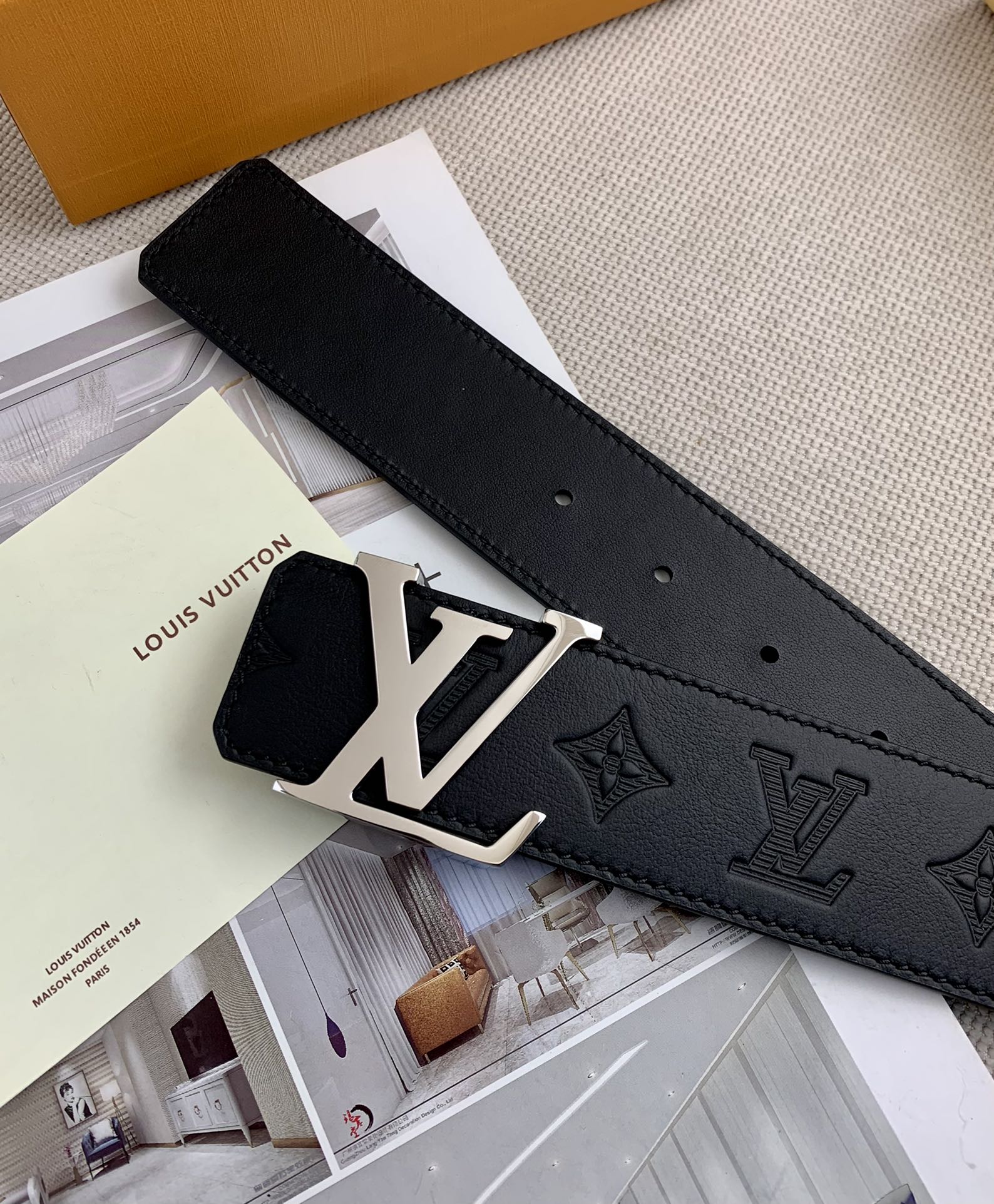 Louis Vuitton Cinturón Piel de vaca Cuero