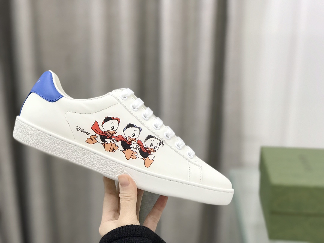 NO:240408,Print Women's and Men's Size 10 Gucci Gucci couple's white shoes upgraded version ~ built-in chip, has been popular in recent years, and new colors are constantly updated!  Celebrities/Internet celebrities/live broadcasts must plant grass and call classic fashion style, 5D drawing and printing, electric embroidery surface, etc. Original custom cowhide color, inner layer cowhide, original outsole. Shiny color drawing/electric embroidery surface embellishes the side of the shoe body, bag production process, special empty glue technology, anti-counterfeiting line sewn on the upper sole, built-in chips, women's code 35~39 (34, 40 custom made no return or exchange) Men's code 39~44 (38, 45 custom made no return or exchange), casual shoes/sports shoes, gucci, gucci, sneakers, cowhide19860909打印 女码、男码10 Gucci 古驰情侣款小白鞋 升级版～内置芯片,近几年一直火爆,新色更新不断！明星/网红/直播等必定种草打call 经典时尚风格,5D绘图打印,电绣面等… 原版定制牛皮面色,内里头层牛皮,原版大底.闪亮彩色绘图/电绣面点缀鞋身侧面,套包制作工艺,采用空胶特殊工艺,鞋面大底均缝制防伪线,内置芯片 码数女码 35～39（34、40定做不退换）  男码 39～44（38、45定做不退换）,休闲鞋/运动鞋,gucci,gucci,sneakers,cowhide,Women's Shoes