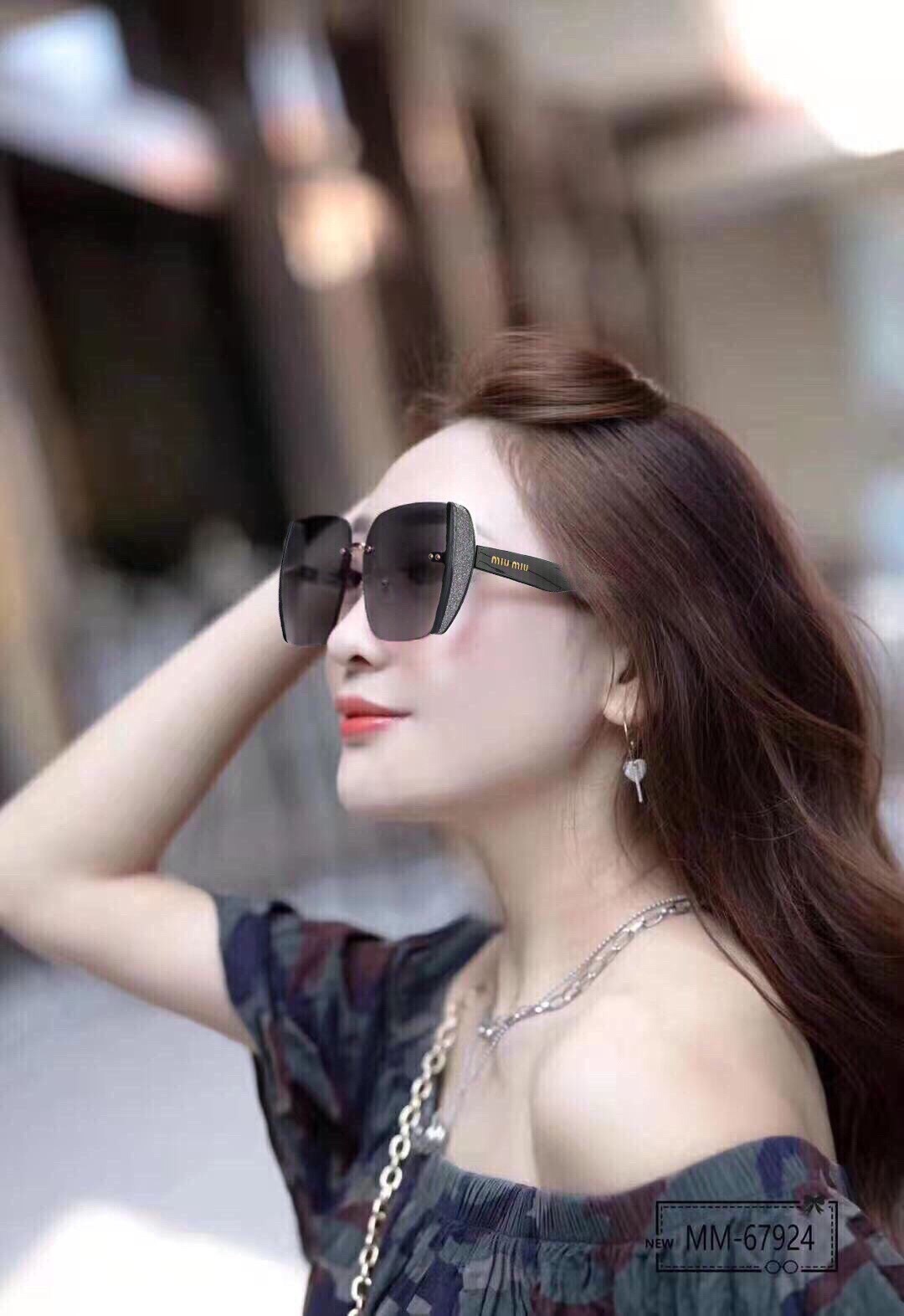 .意大利谬谬-miumiu.宝丽来树