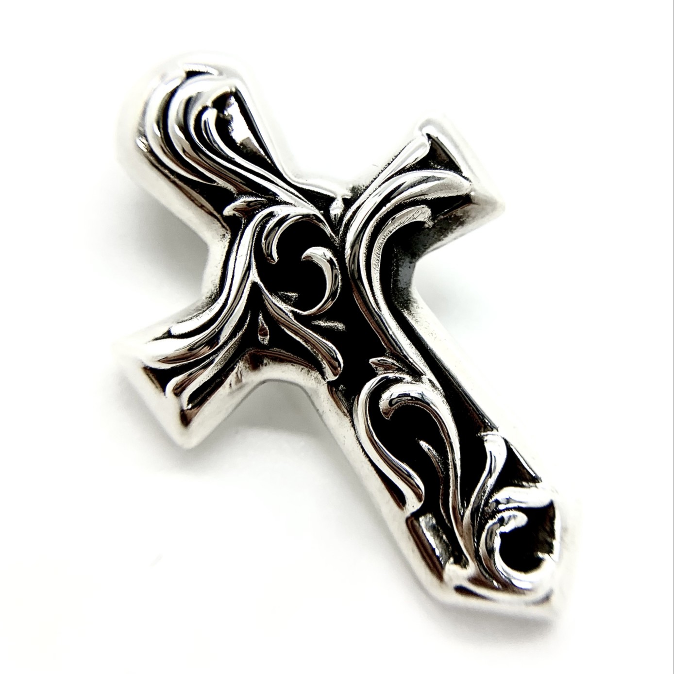 Chrome Hearts 新品上架𝐂𝐡𝐫𝐨𝐦𝐞 𝐡𝐞𝐚𝐫𝐭𝐬 克罗心蔓藤十字架项链