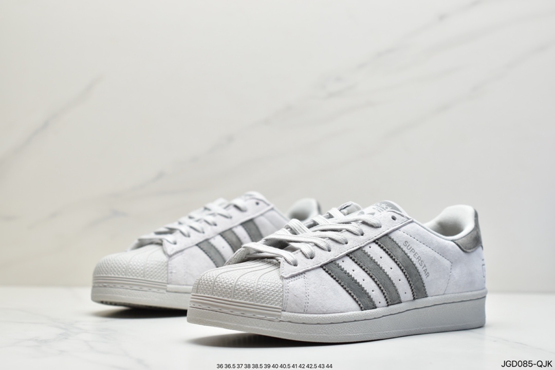 180 Reigning Champ x Adidas superstar 贝壳头经典板鞋 麂皮浅灰暗灰 BS9558-莆田鞋,莆田鞋货源,高仿鞋,高仿鞋货源,安福档口,莆田高仿鞋,莆田鞋批发,高仿鞋批发,莆田高仿运动鞋,高仿运动鞋,莆田运动鞋 180 Reigning Champ x Adidas superstar 贝壳头经典板鞋 麂皮浅灰暗灰 BS9558